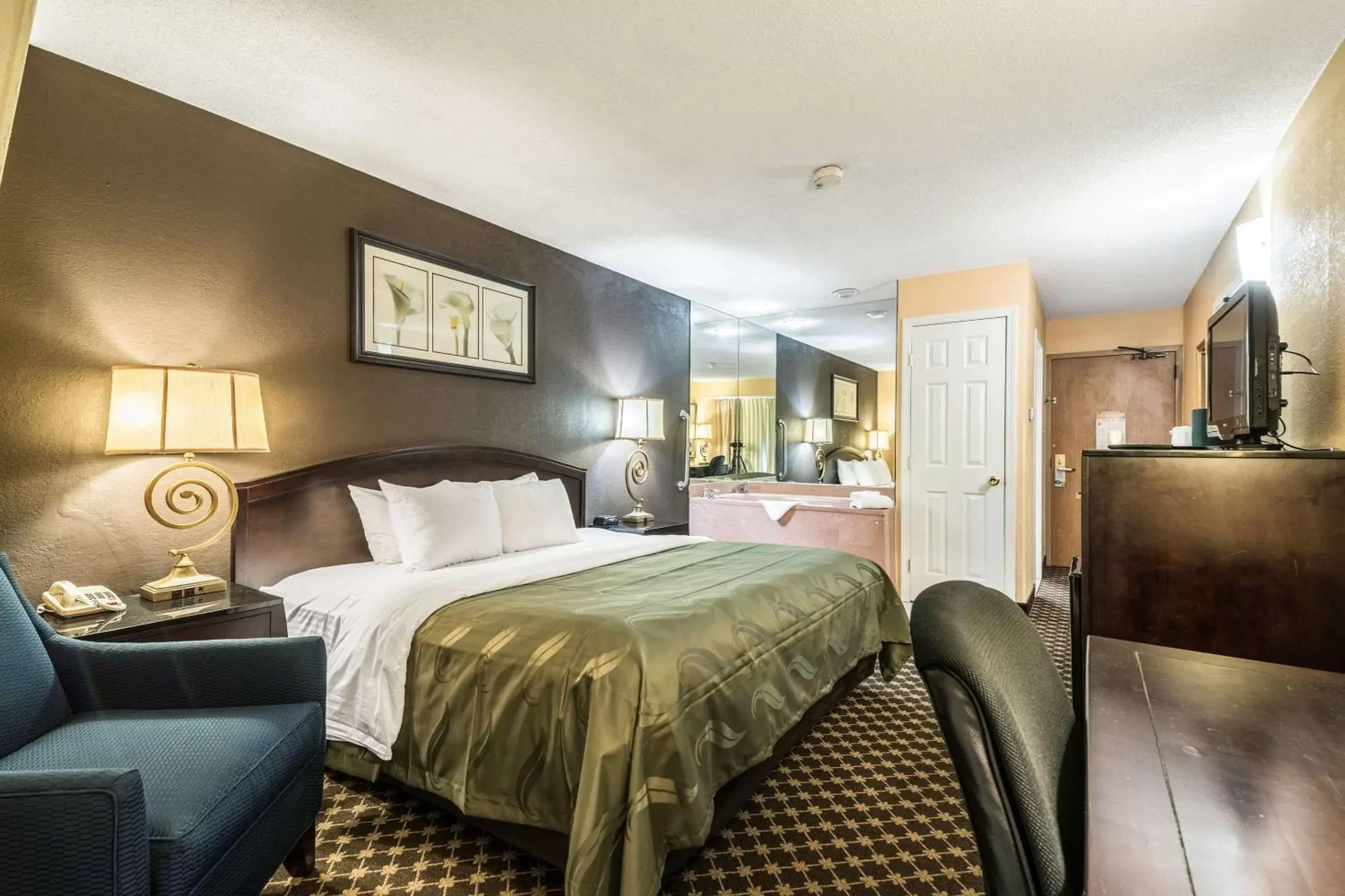 Photo of the whole room, Bed in Quality Inn Ithaca - University Area Photo of the whole room, Bed in Quality Inn Ithaca - University Area