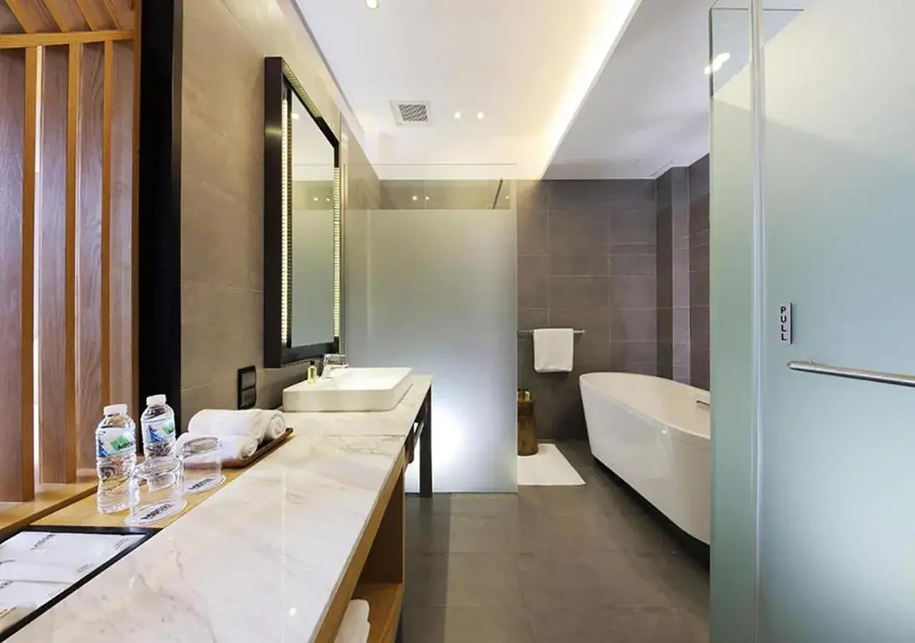 Bathroom in Midori Clark Hotel And Casino