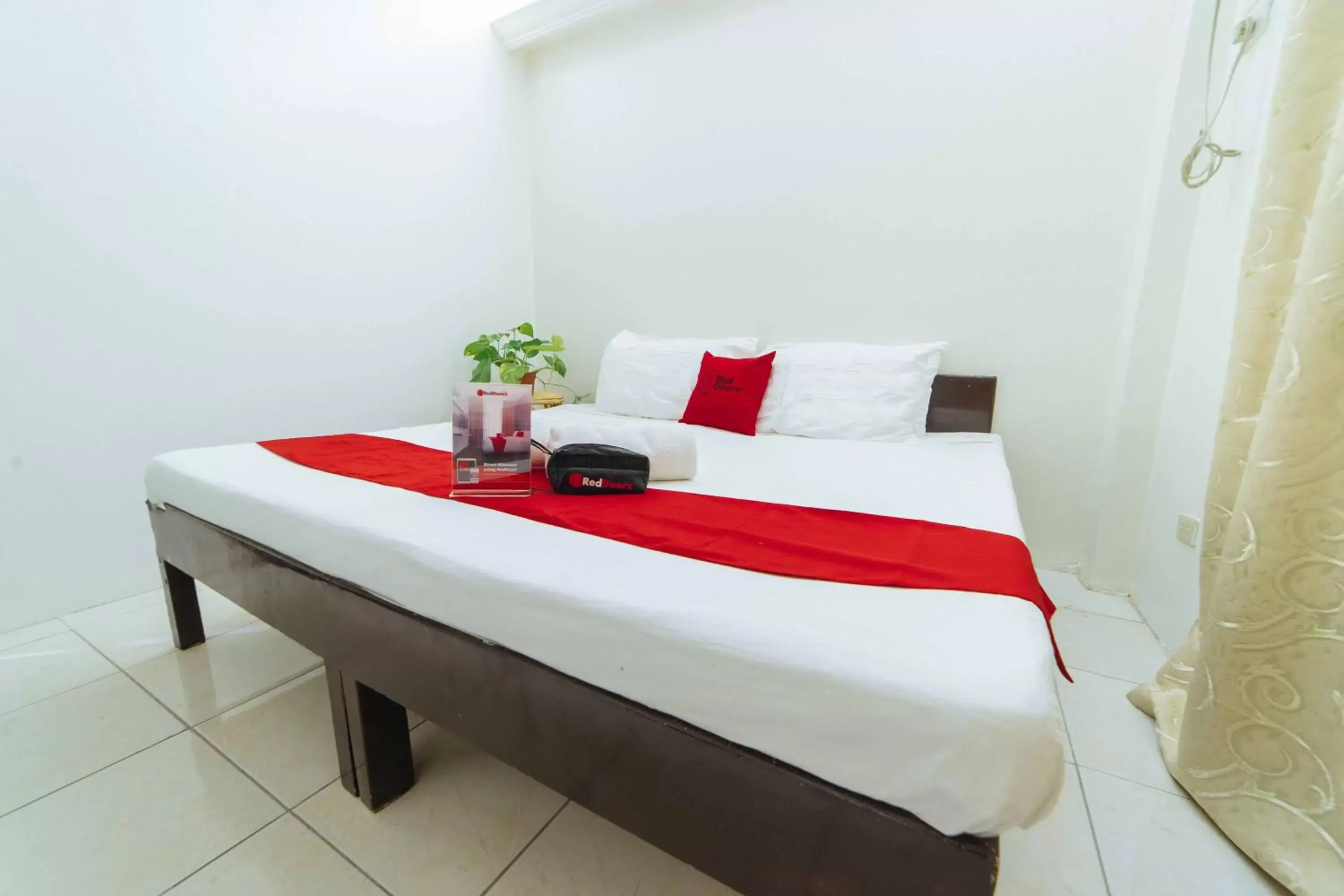 Bedroom, Bed in RedDoorz @ Ledesco Avenue Lapaz Iloilo