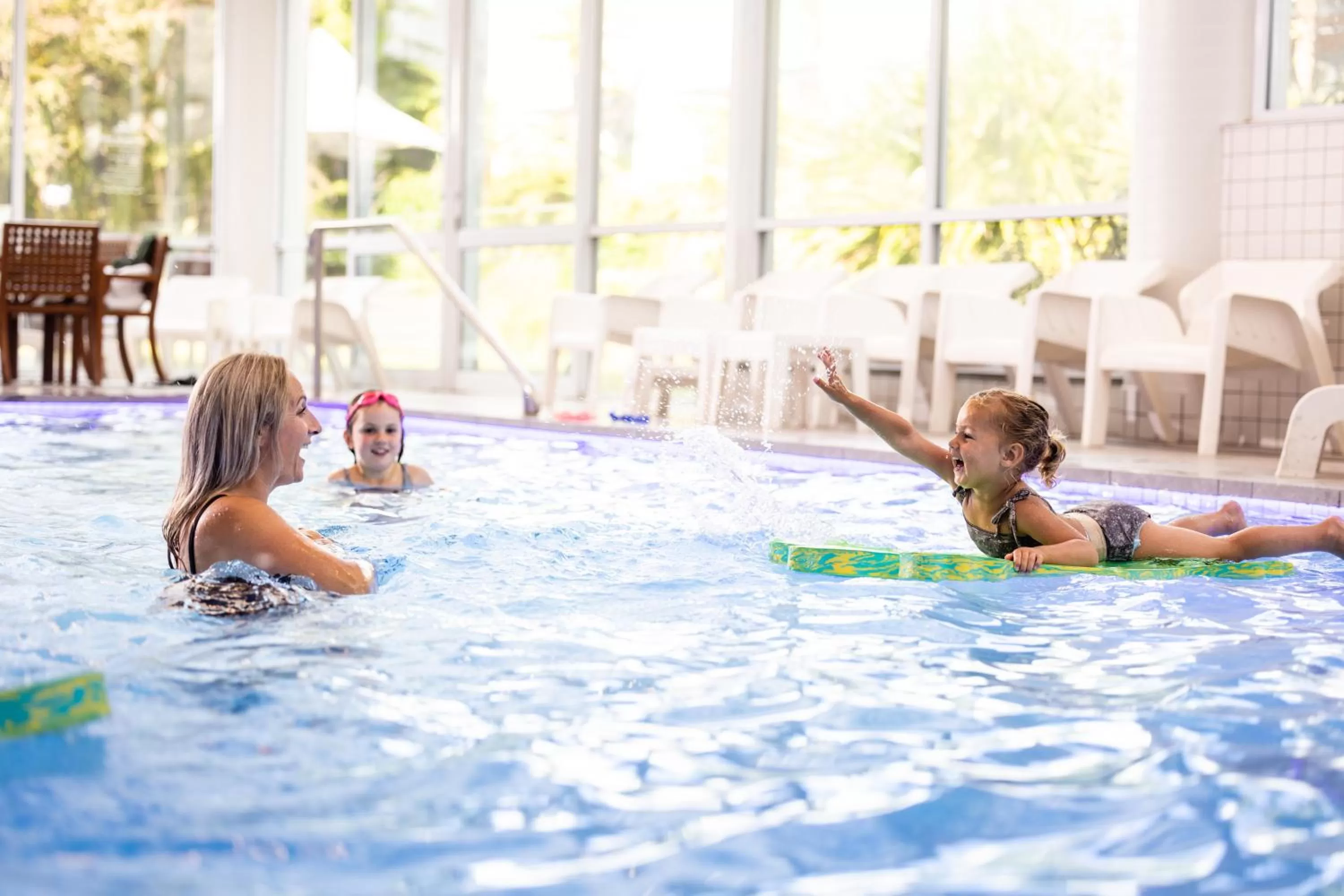 Swimming pool in Commodore Airport Hotel Christchurch