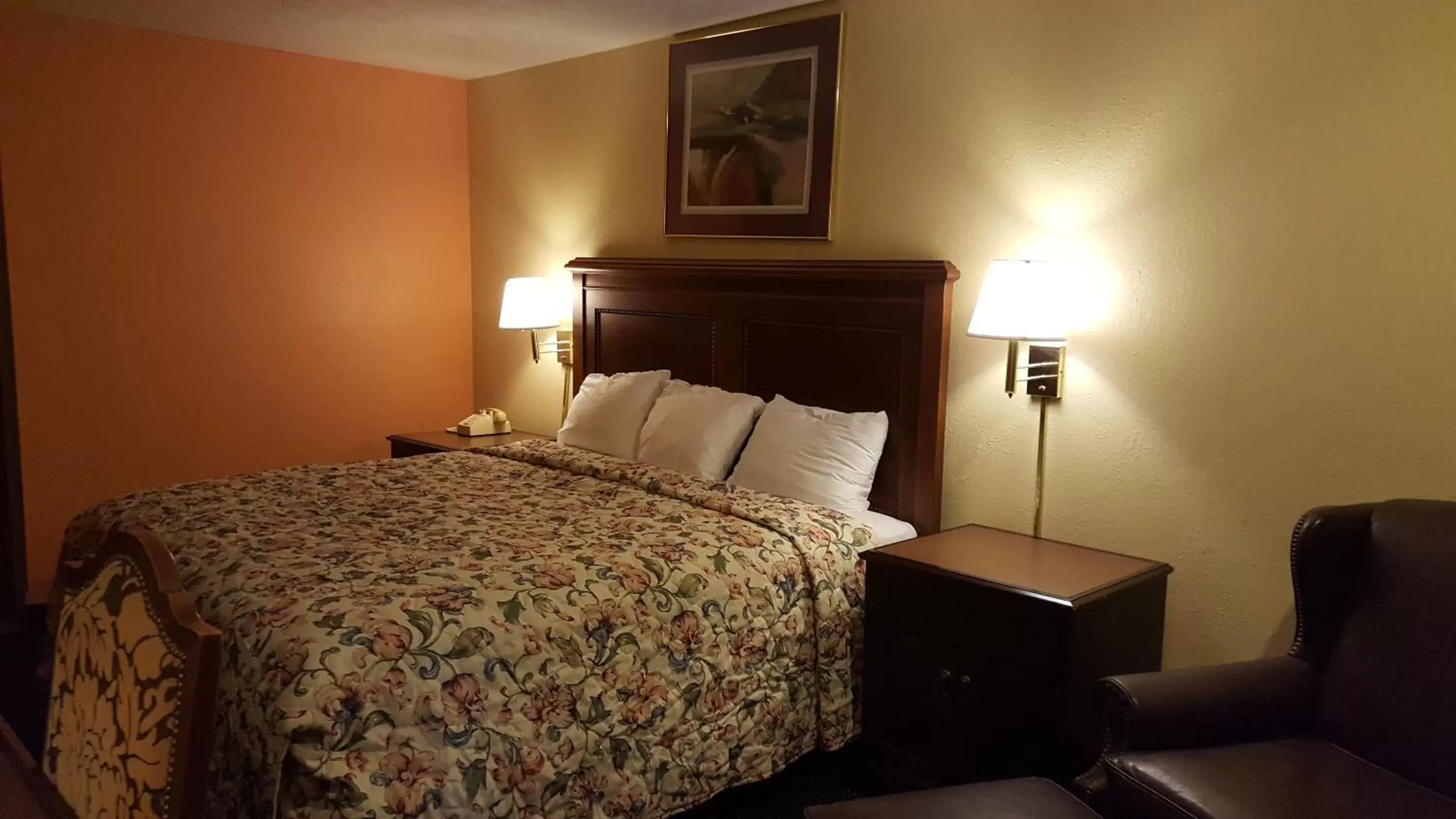 Bed in Garden Inn and Extended Stay