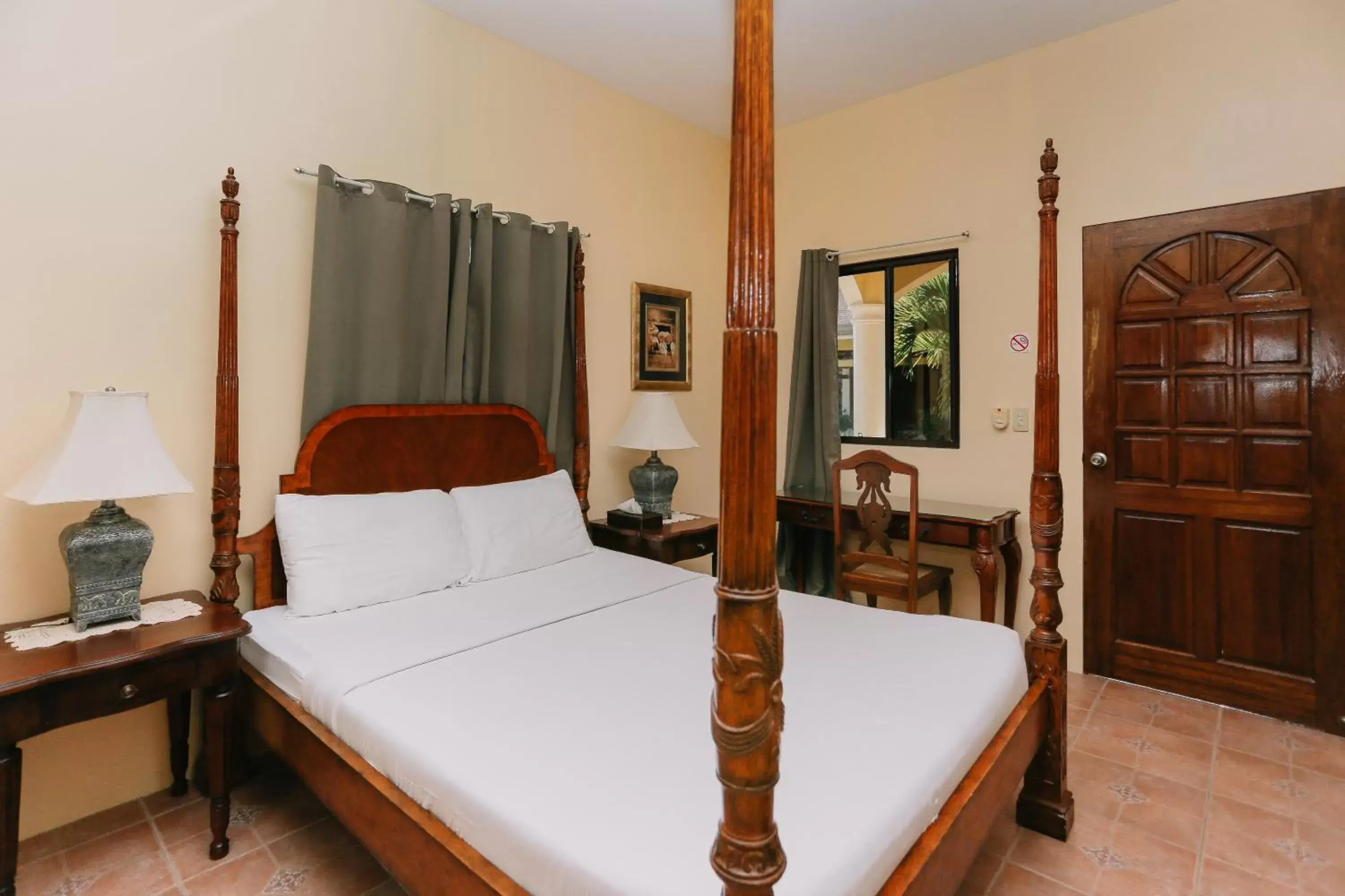 Deluxe Room in Turtle Bay Dive Resort Deluxe Room in Turtle Bay Dive Resort