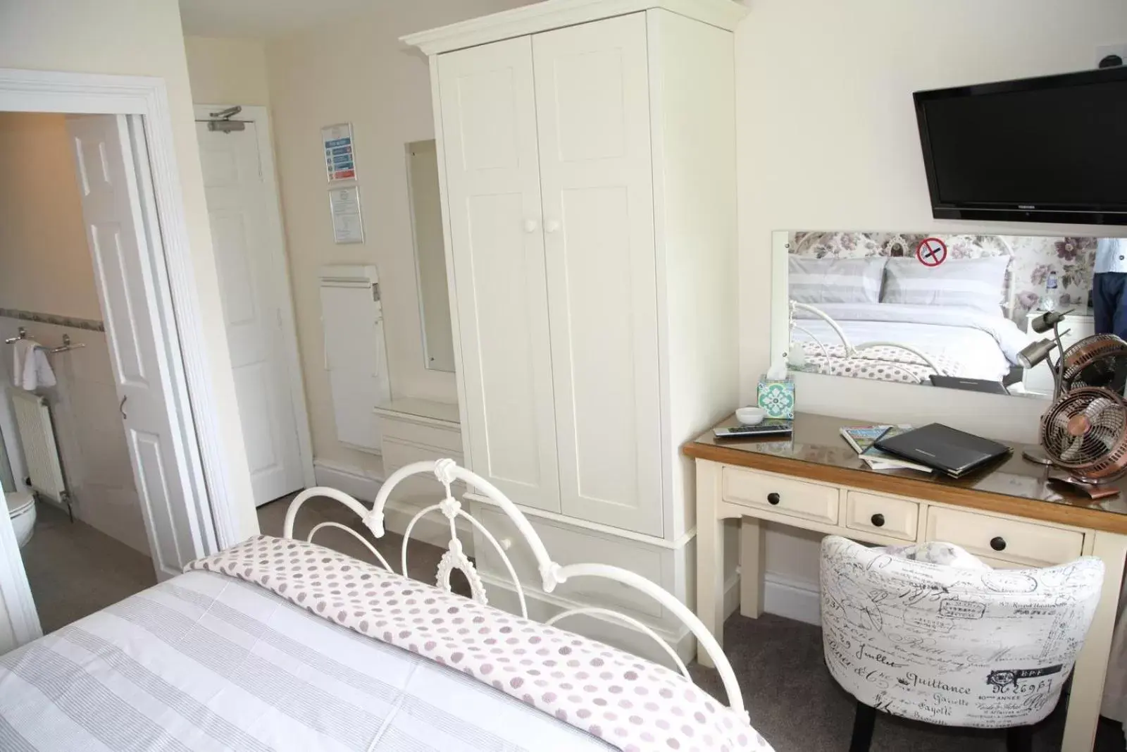 Bedroom, Bed in The Hinton Guest House