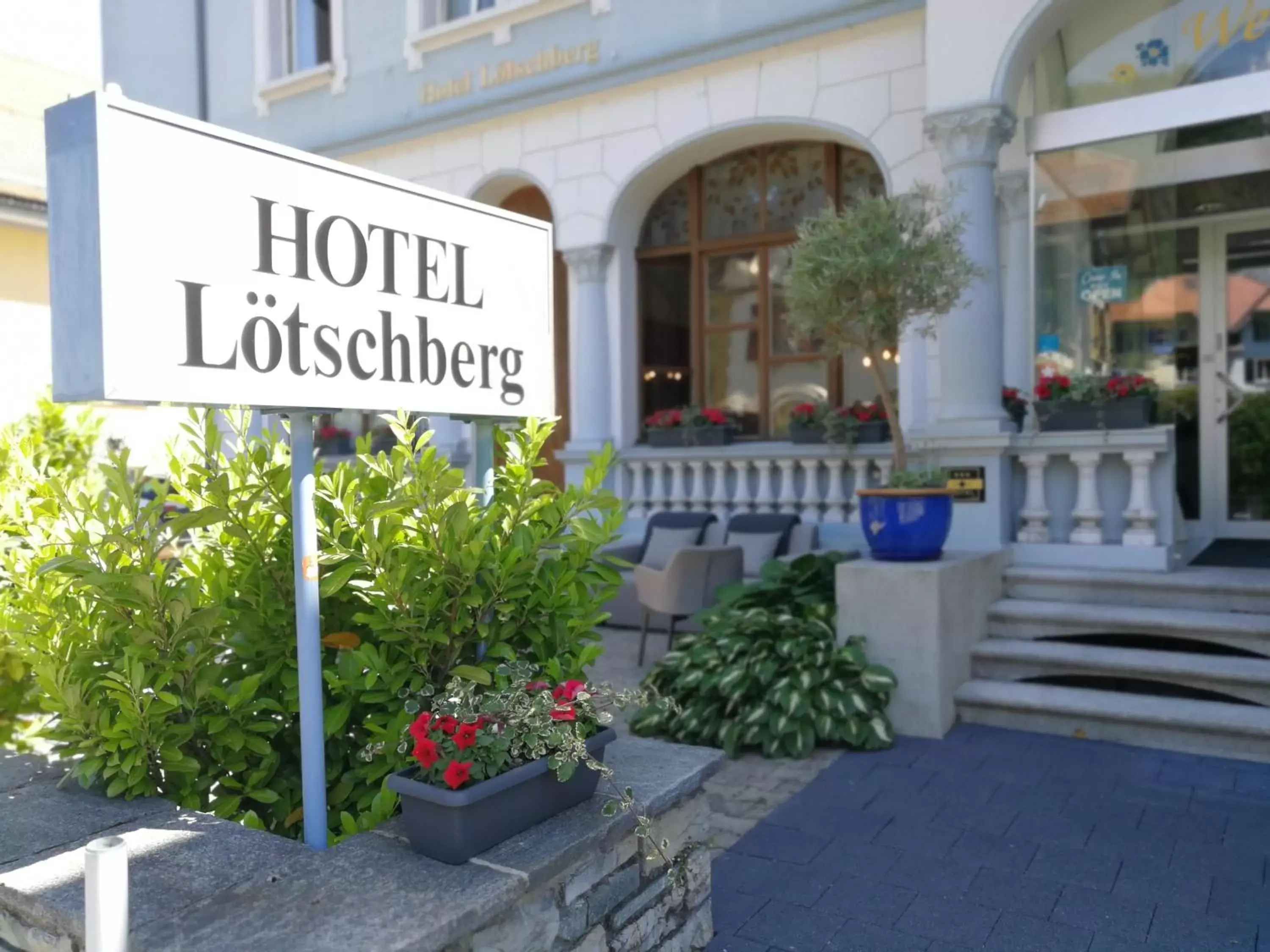 Facade/entrance in Hotel Lötschberg