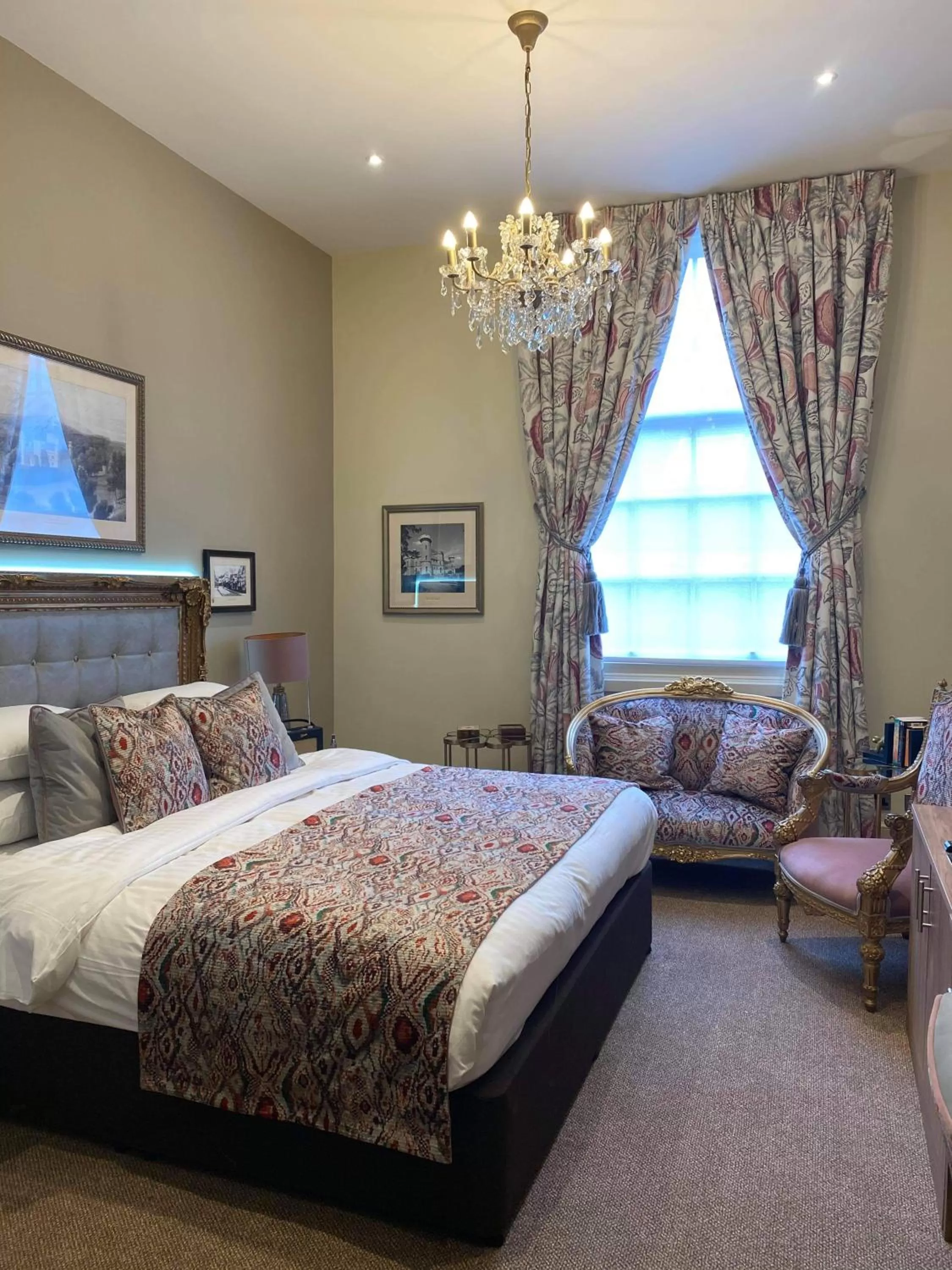 Bedroom, Bed in The Feathers Hotel, Ledbury - The Coaching Inn Group