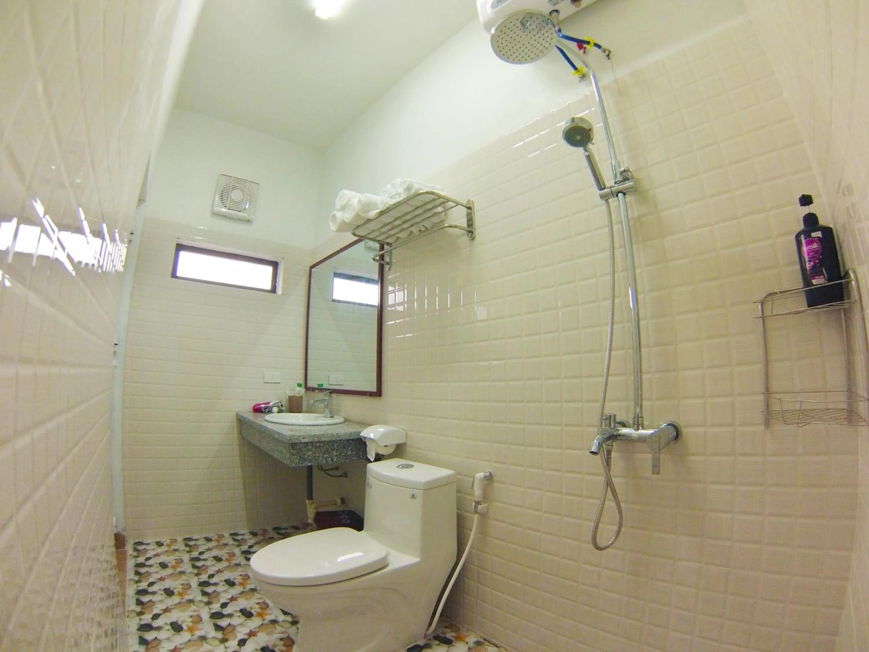 Shower in Tam Coc Victoria Hotel