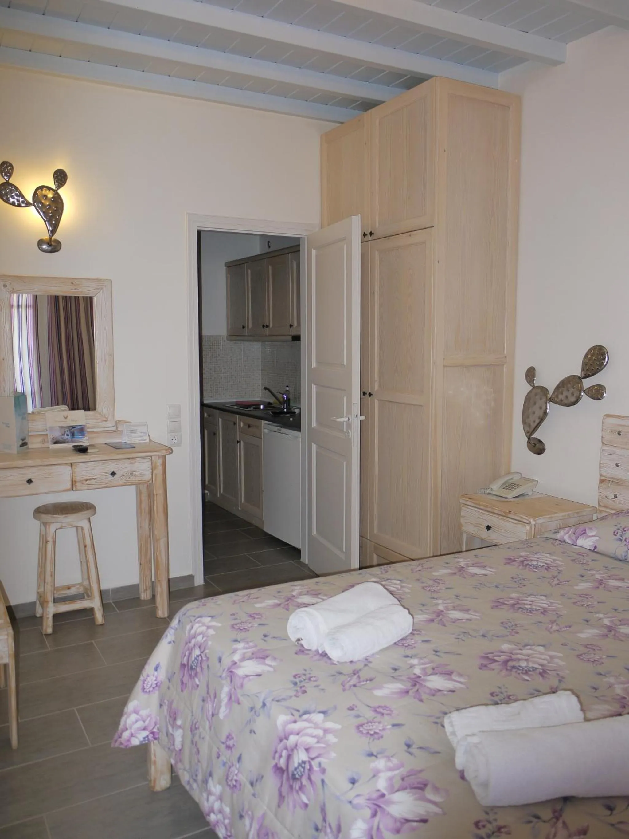 Bedroom, Bed in Panormos Village Hotel