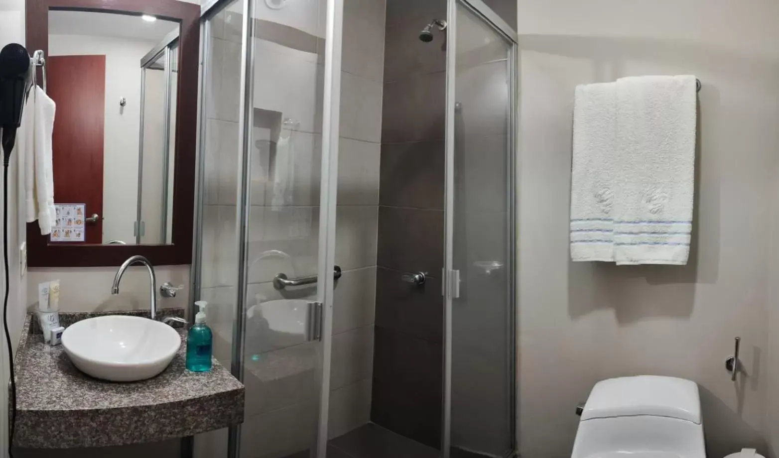 Bathroom in Hotel Casa Galvez