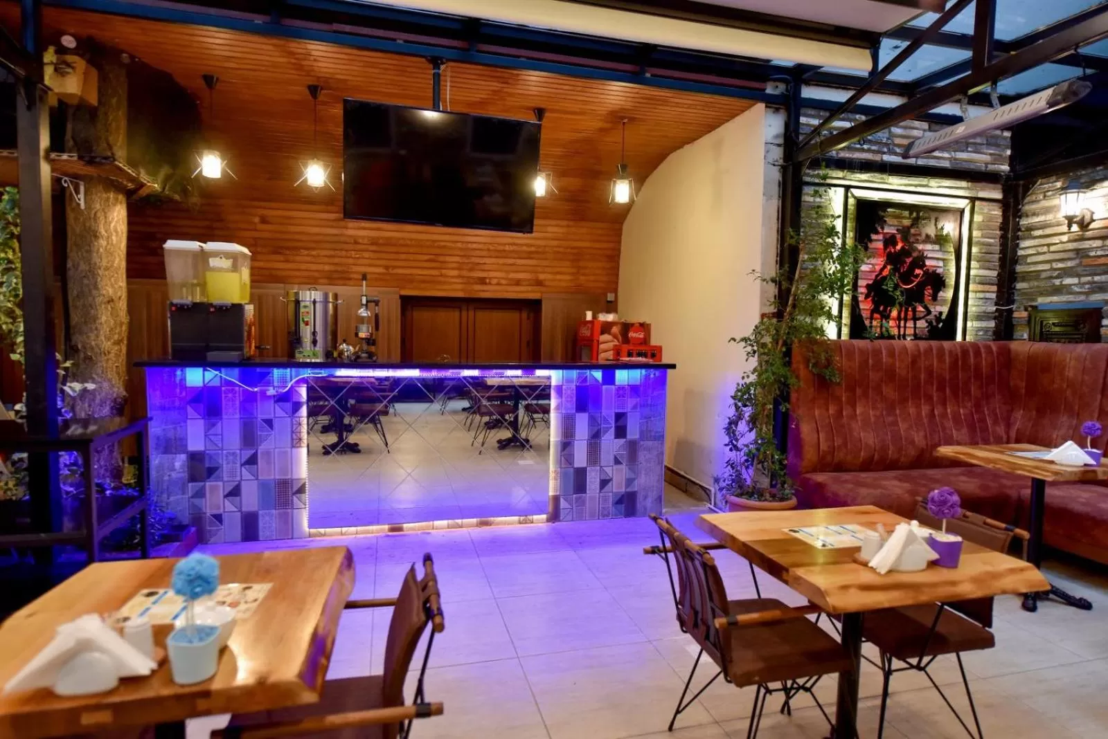 Restaurant/Places to Eat in Royal Palace Hotel