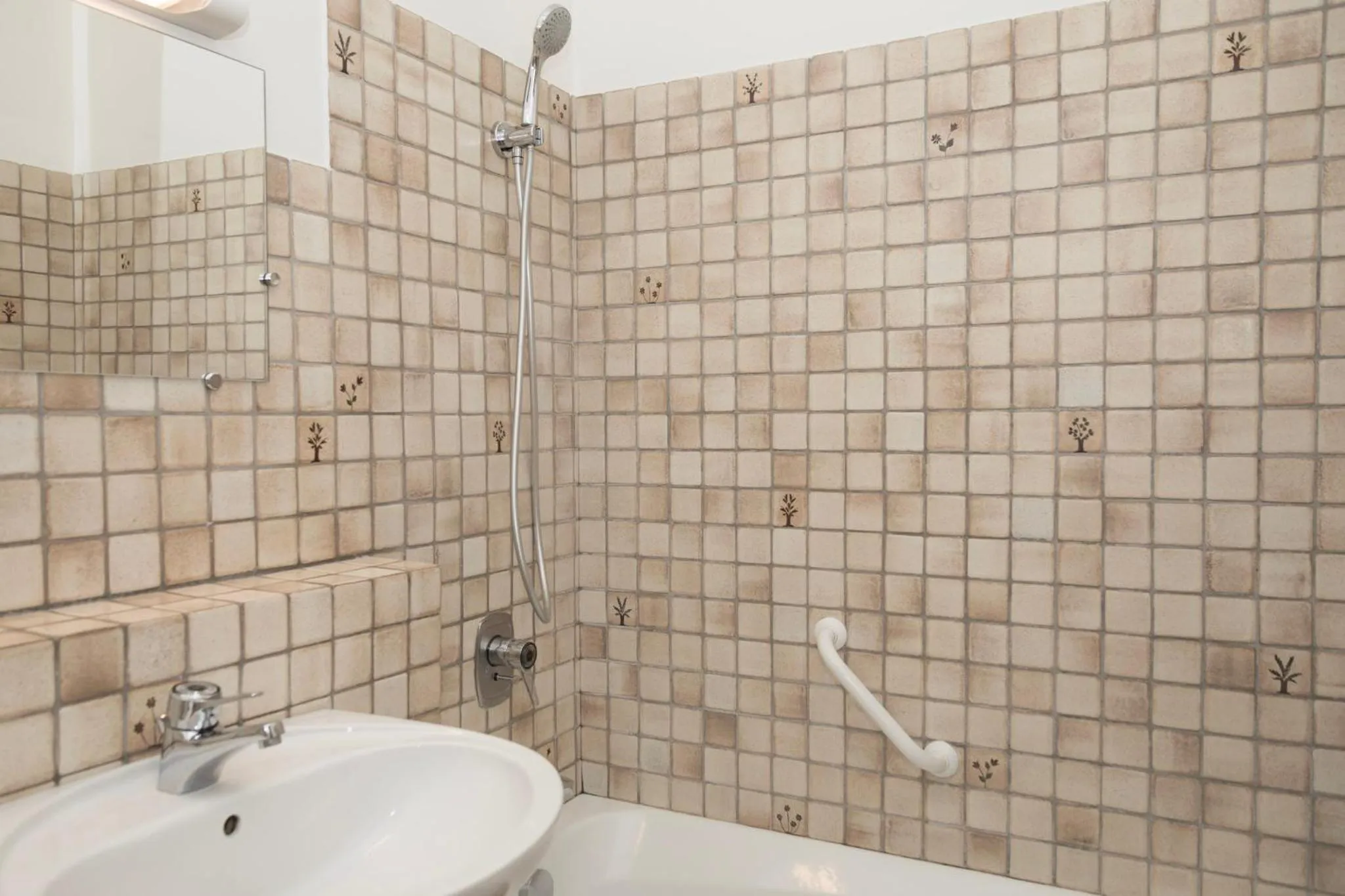 Bathroom in Cit'Hotel Aéro-Hotel