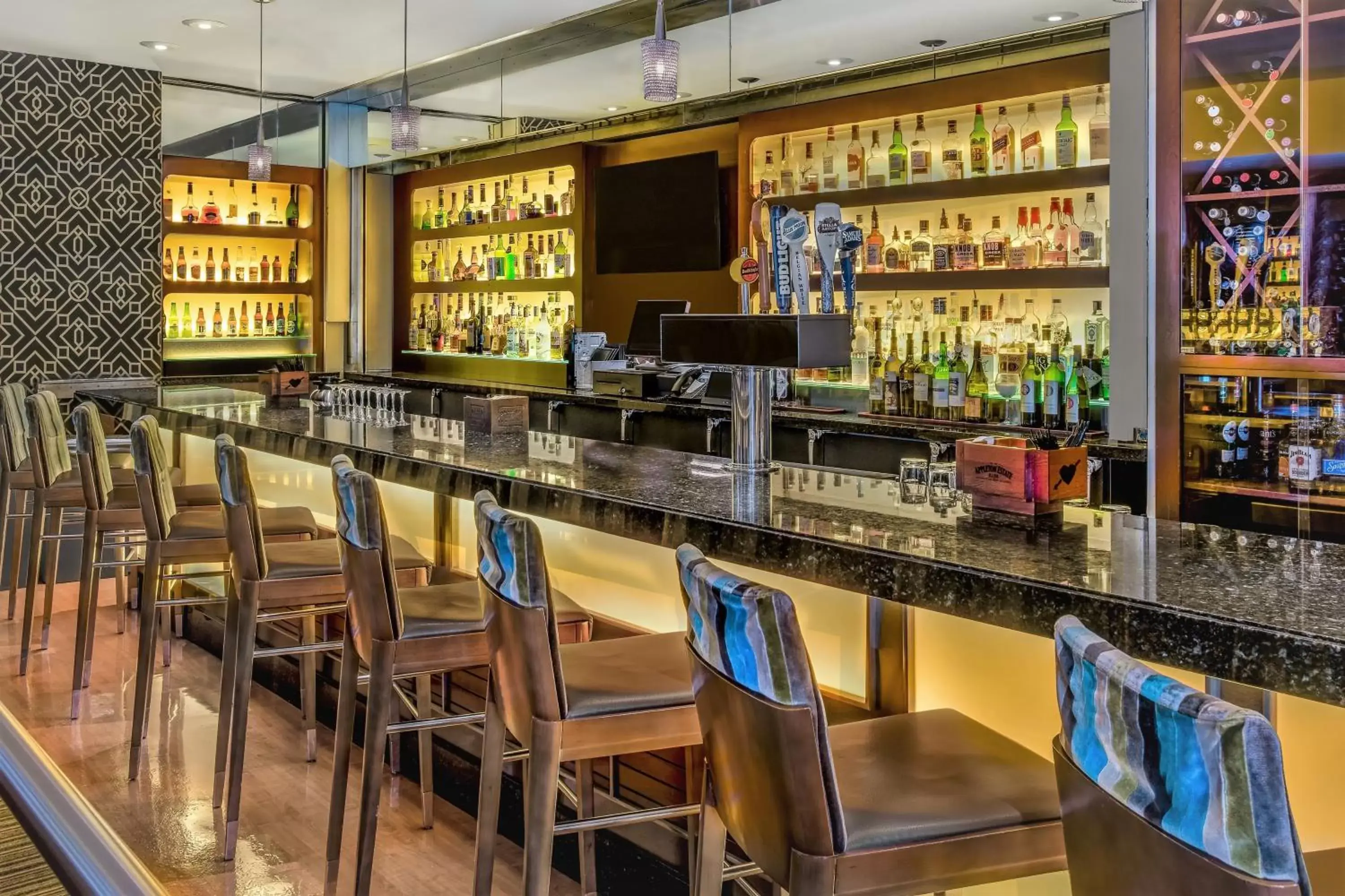 Lounge or bar in Crowne Plaza Seattle Newly Renovated with No Resort Fee Lounge or bar in Crowne Plaza Seattle Newly Renovated with No Resort Fee