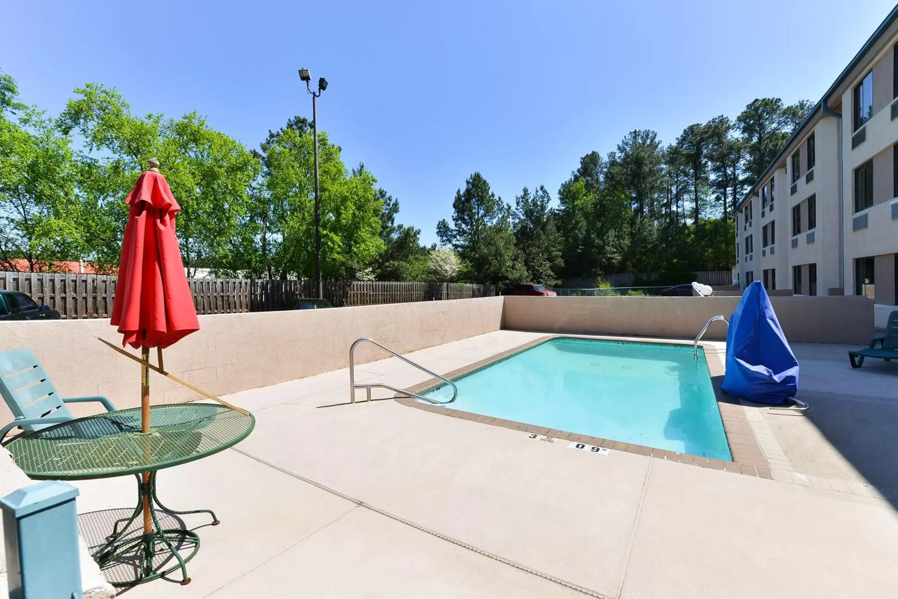 Swimming Pool in America's Best Value Inn & Suites, Atlanta - Morrow