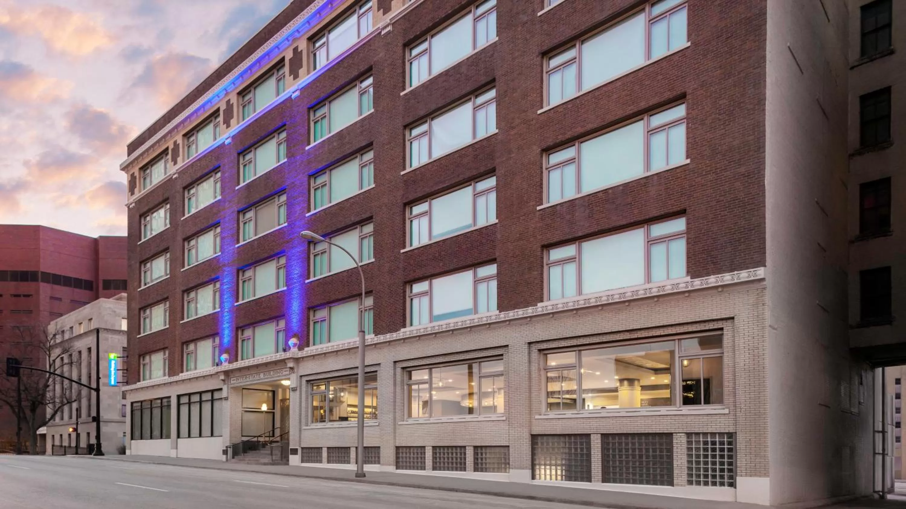 Property building in Holiday Inn Express Kansas City Downtown