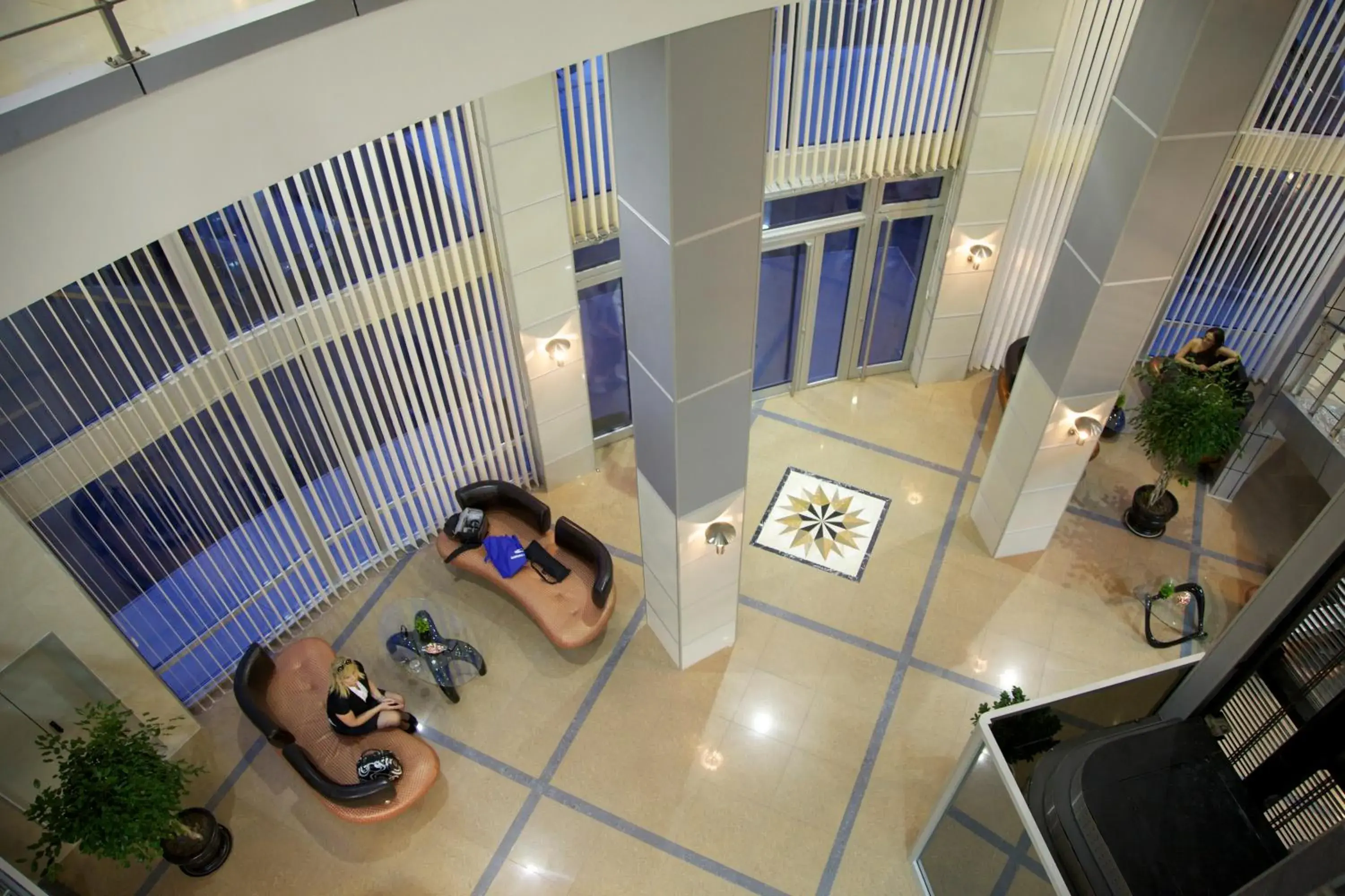 Lobby or reception, Bathroom in Hotel Zeder Garni