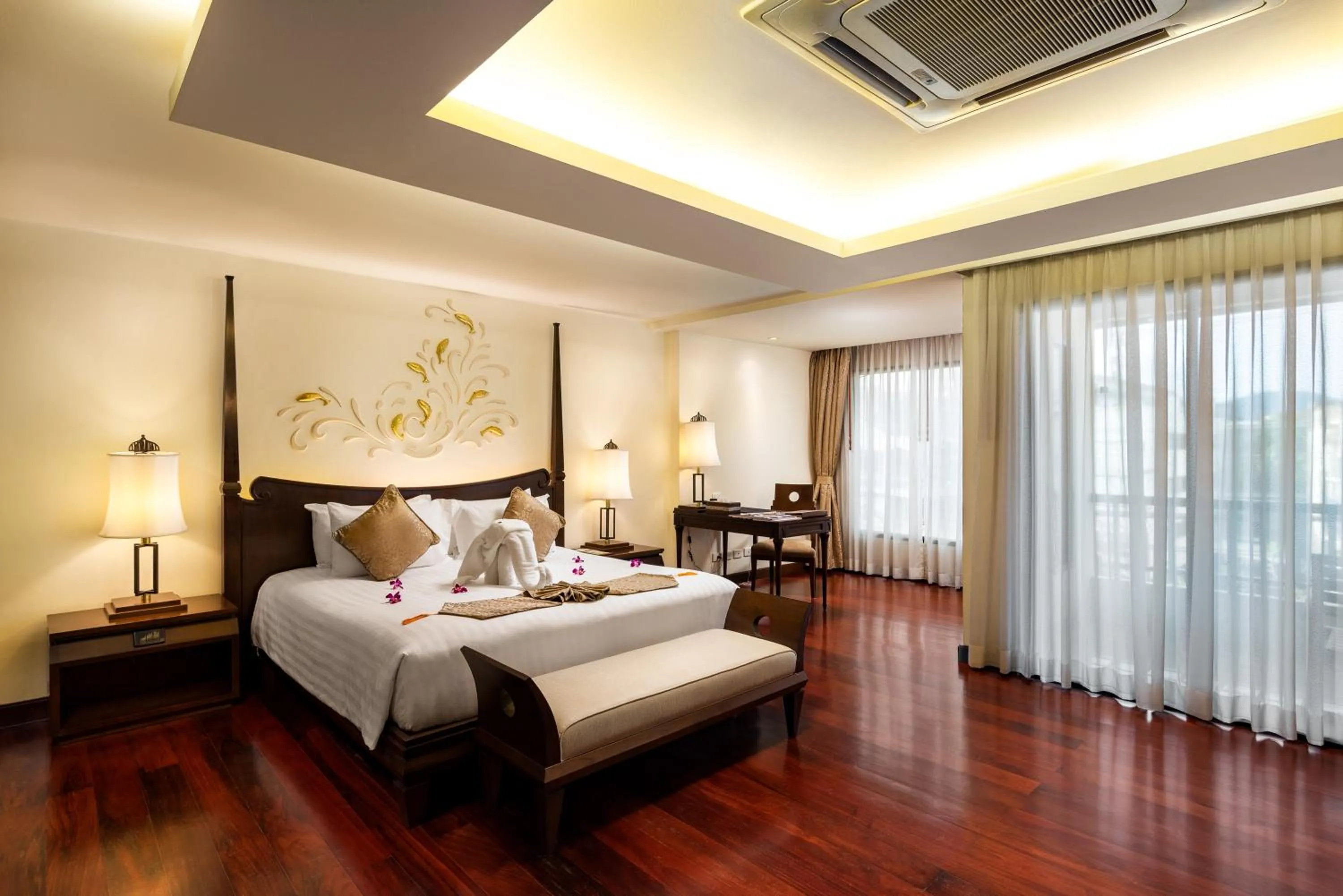 Bed in Patong Paragon Resort & Spa SHA Extra Plus