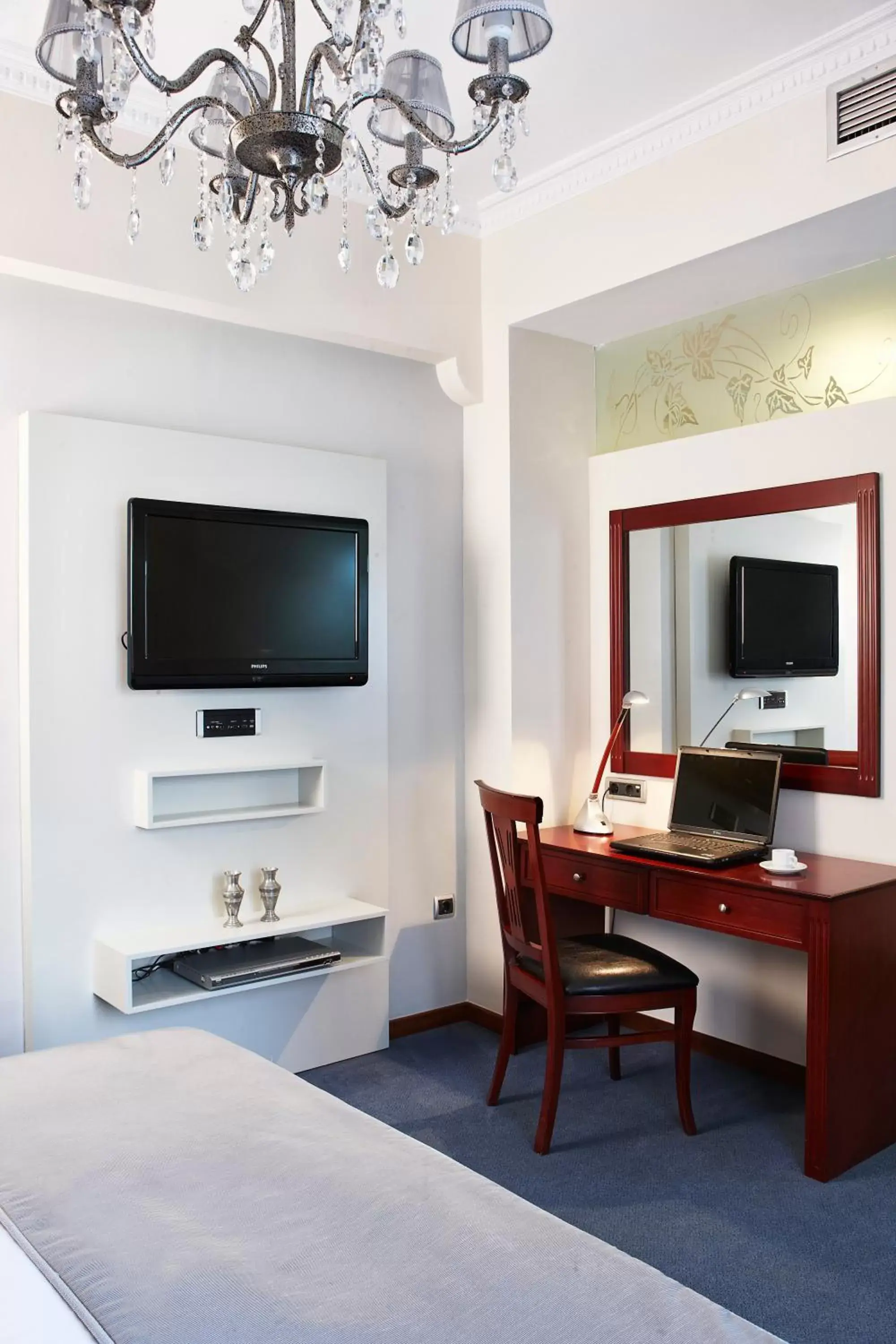 TV and multimedia, TV/Entertainment Center in Ava Hotel and Suites