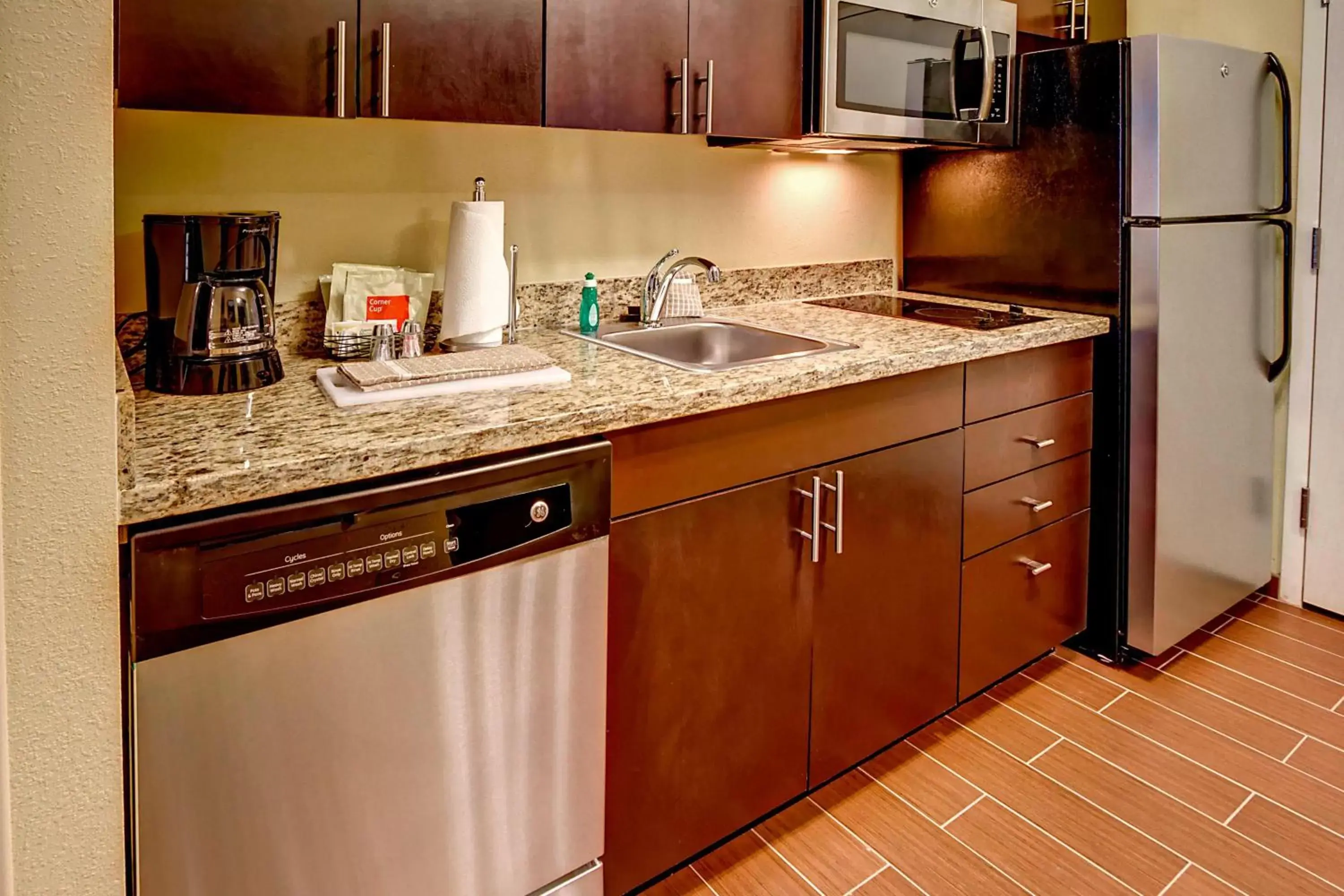 Photo of the whole room, Kitchen/Kitchenette in TownePlace Suites Oklahoma City Airport