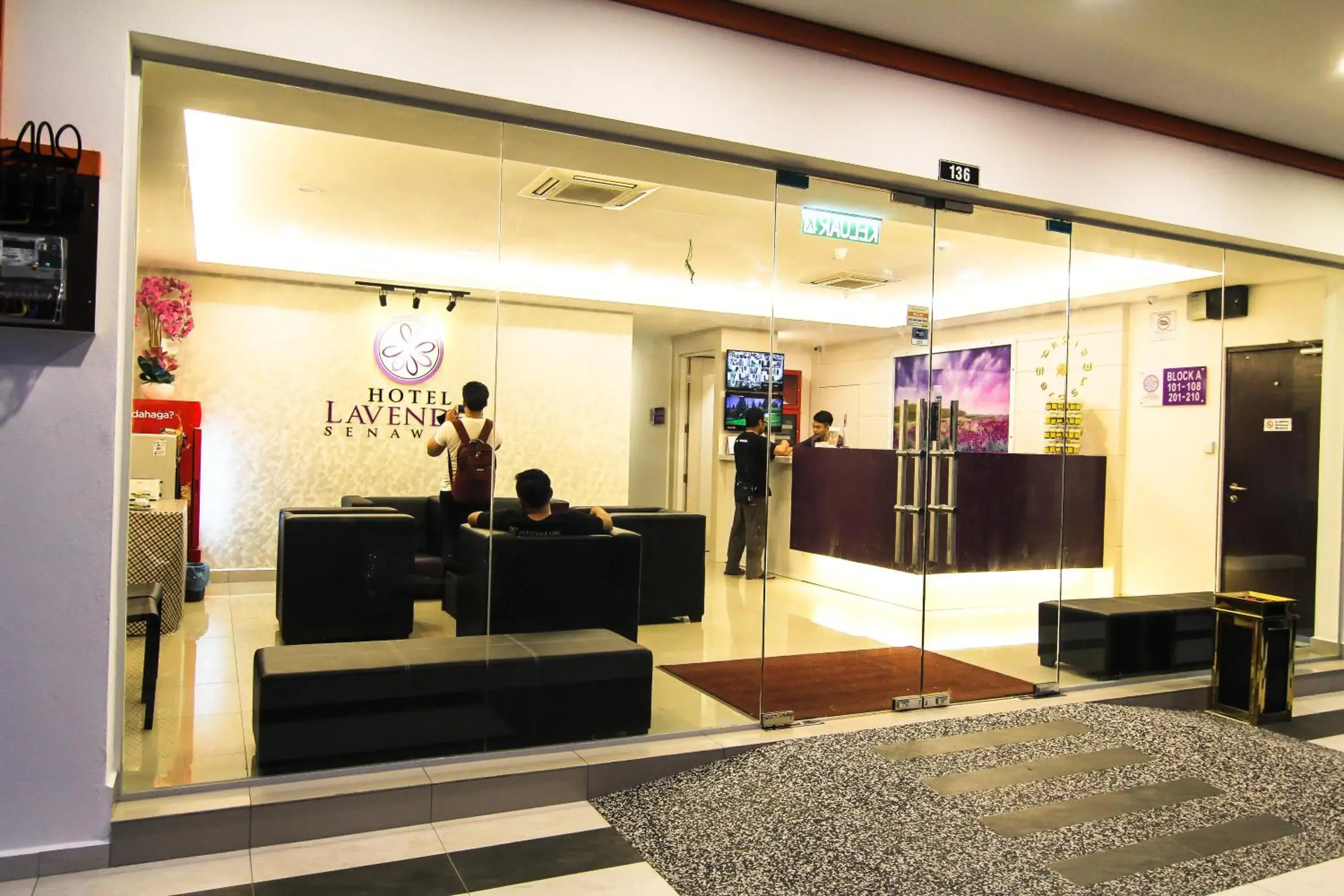 Facade/entrance, Lobby/Reception in Hotel Lavender Senawang