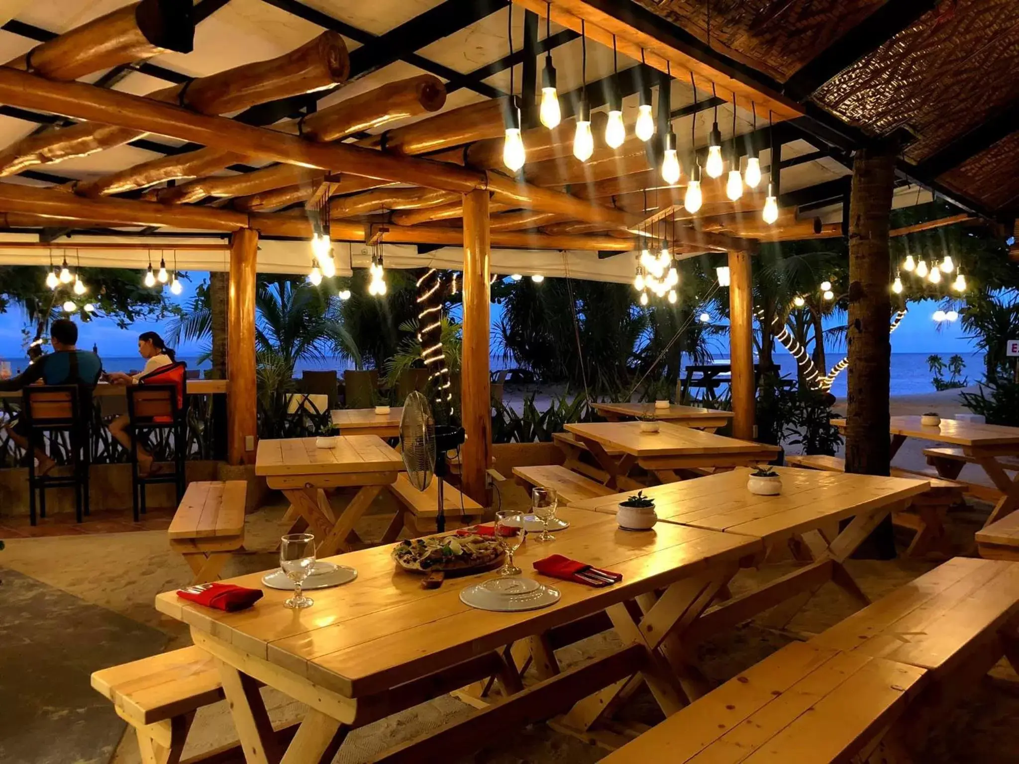 Restaurant/Places to Eat in Malapascua Exotic Island Dive Resort