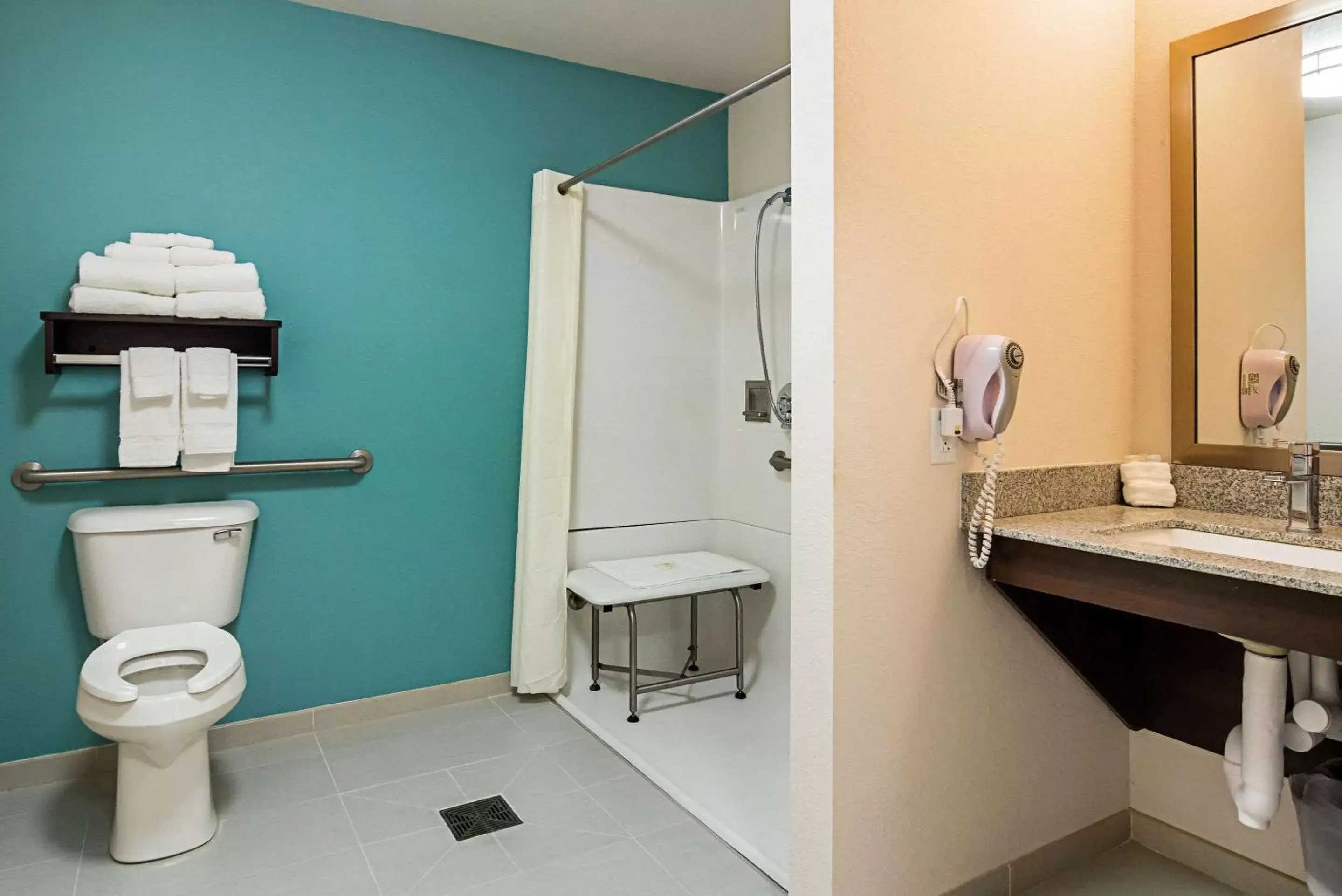 Bathroom in Suburban Studios Monaca - Pittsburgh