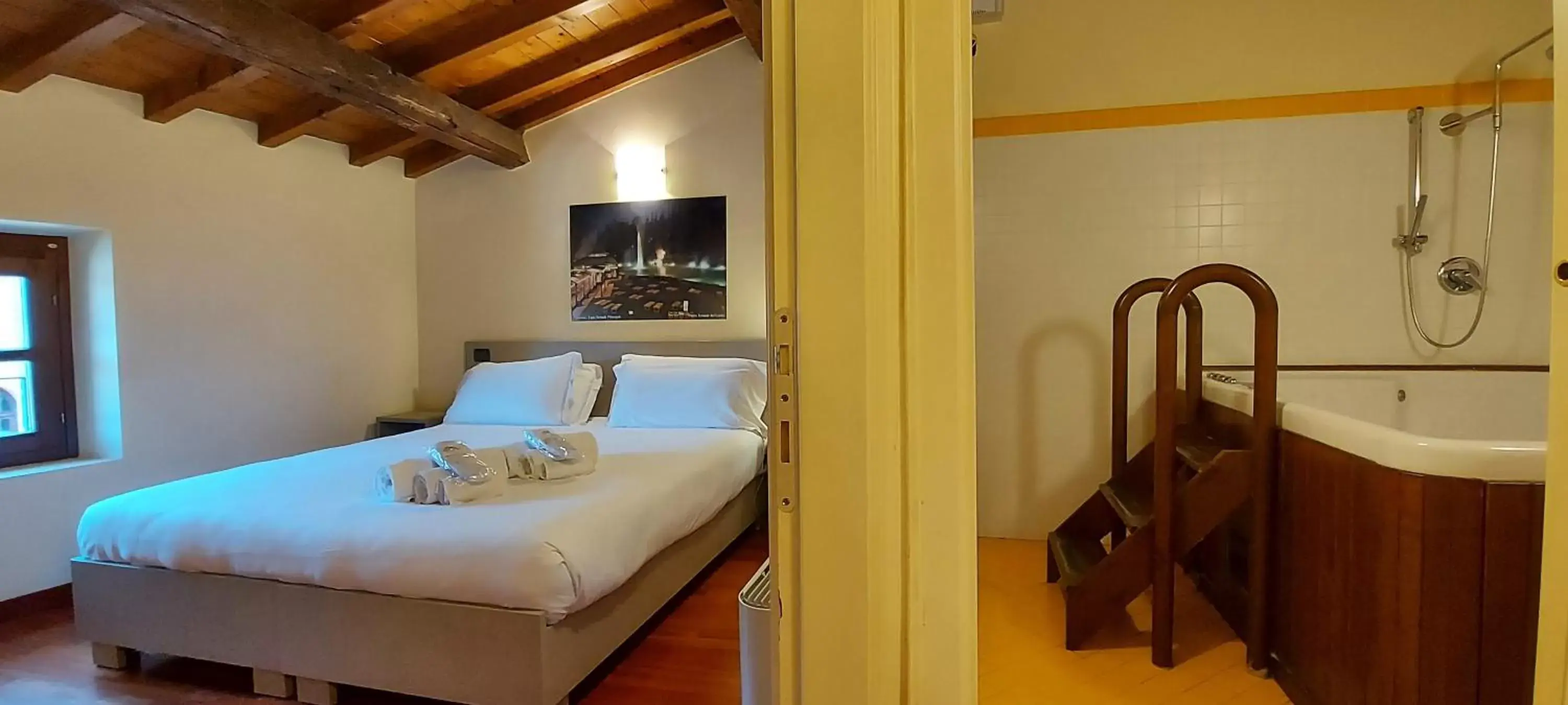 Photo of the whole room, Bed in Parco Termale di Villa Dei Cedri
