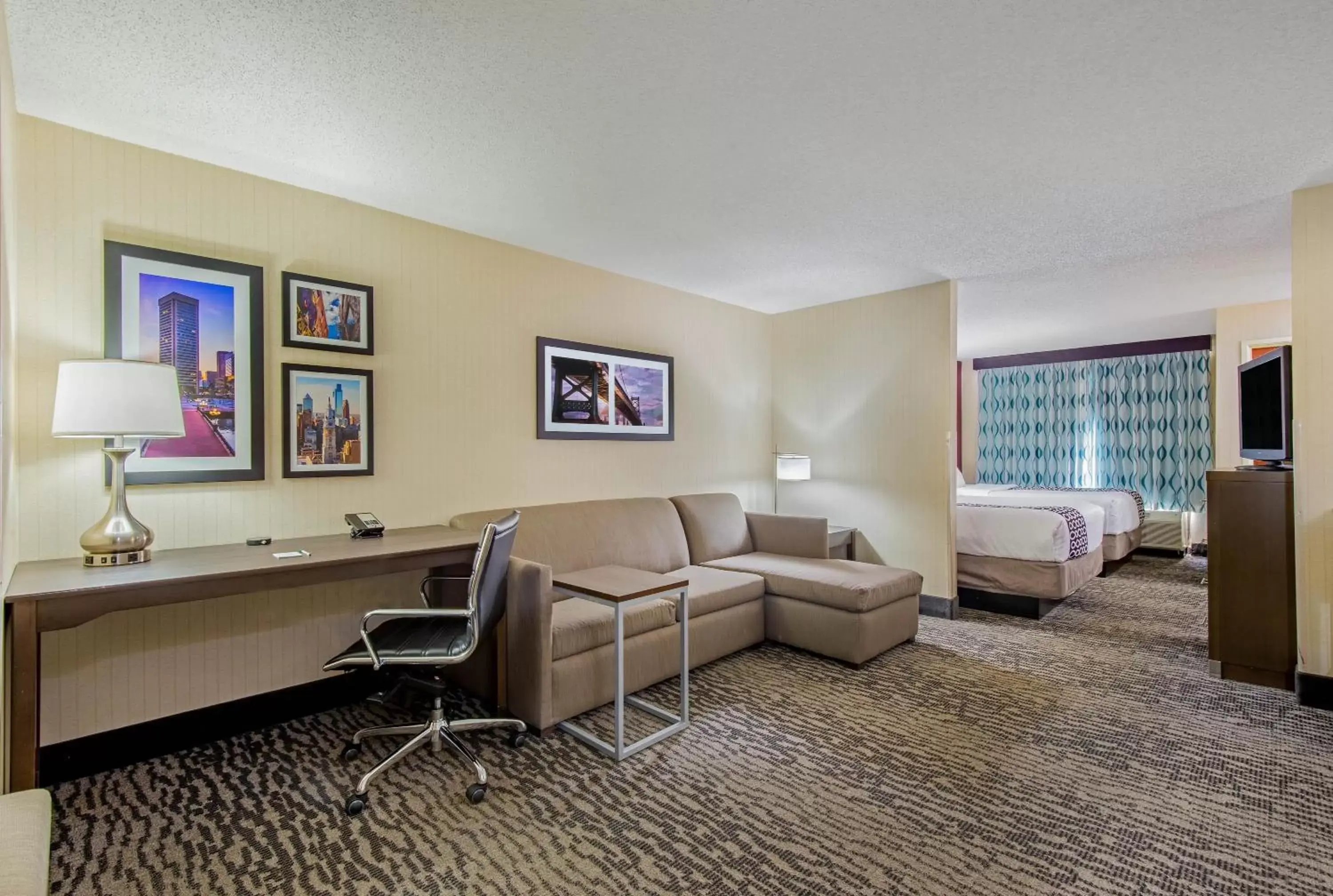 Seating Area in La Quinta by Wyndham Newark - Elkton