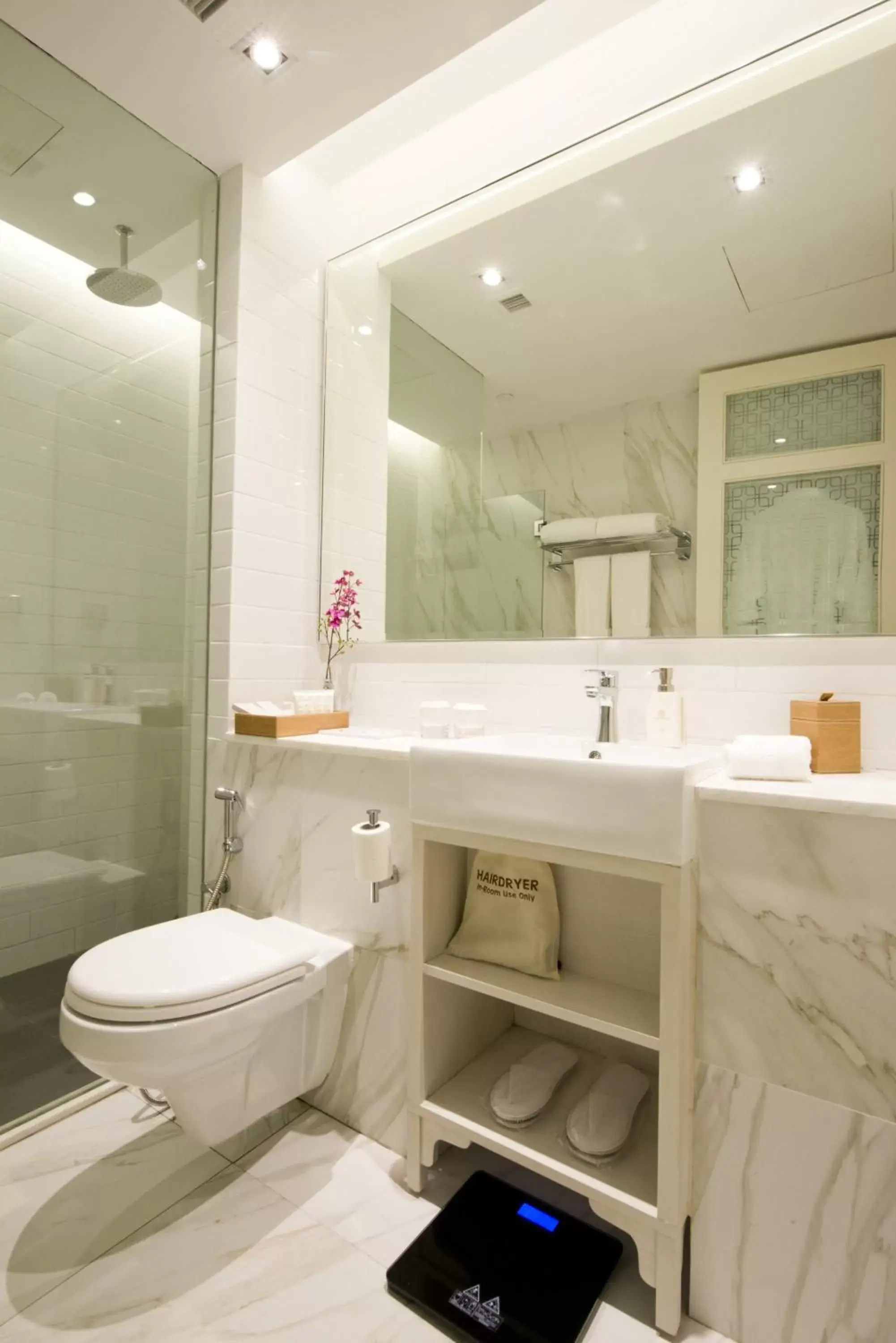 Shower, Bathroom in Hotel NuVe Heritage