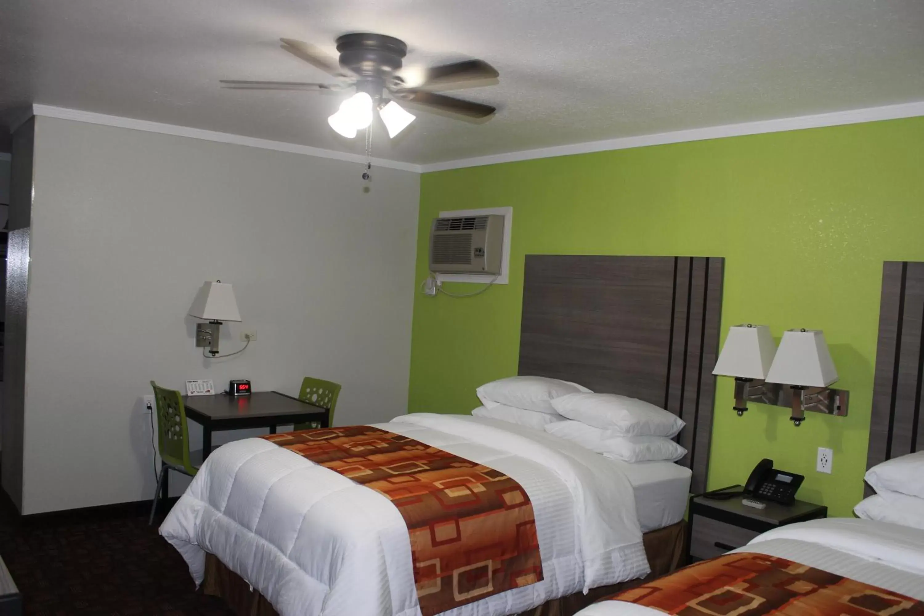 Bedroom, Bed in Copa Motel