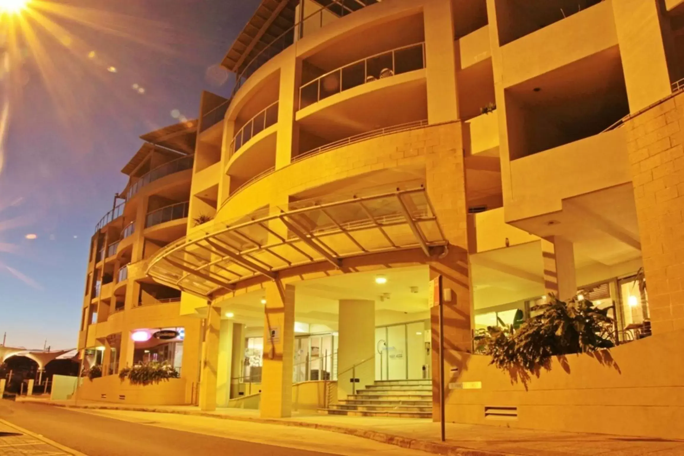 Facade/entrance, Property Building in Riverside Holiday Apartments