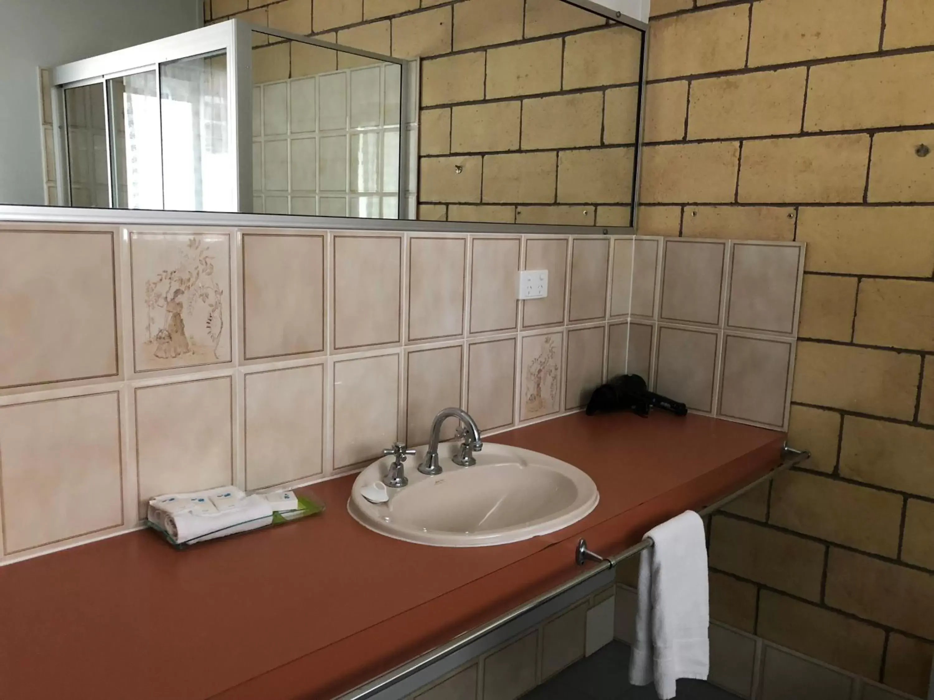 , Bathroom in True Blue Motor Inn