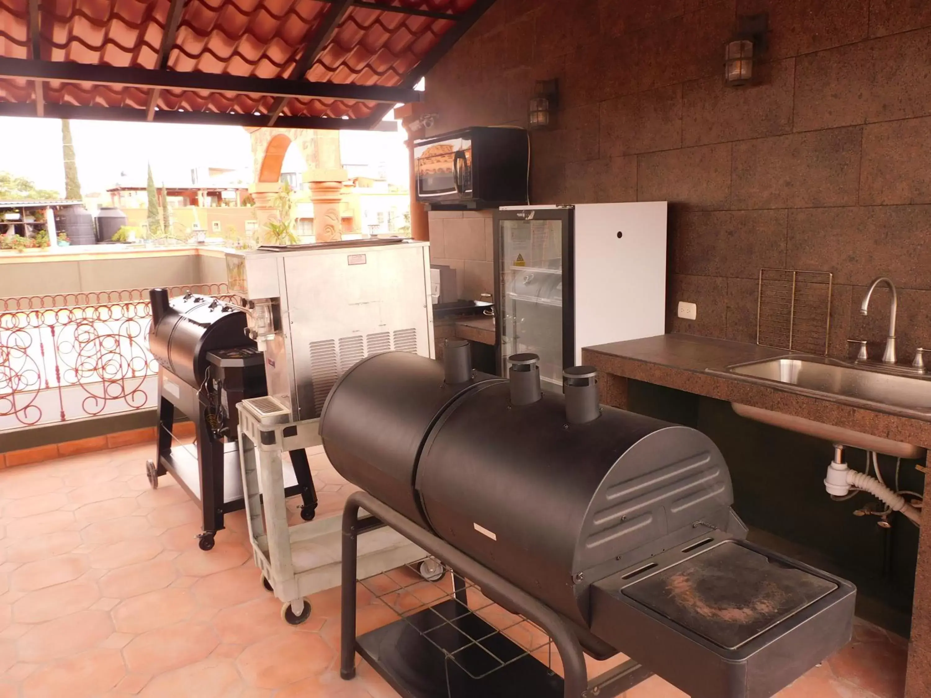 Kitchen or kitchenette in Vista Del Sol Apartments