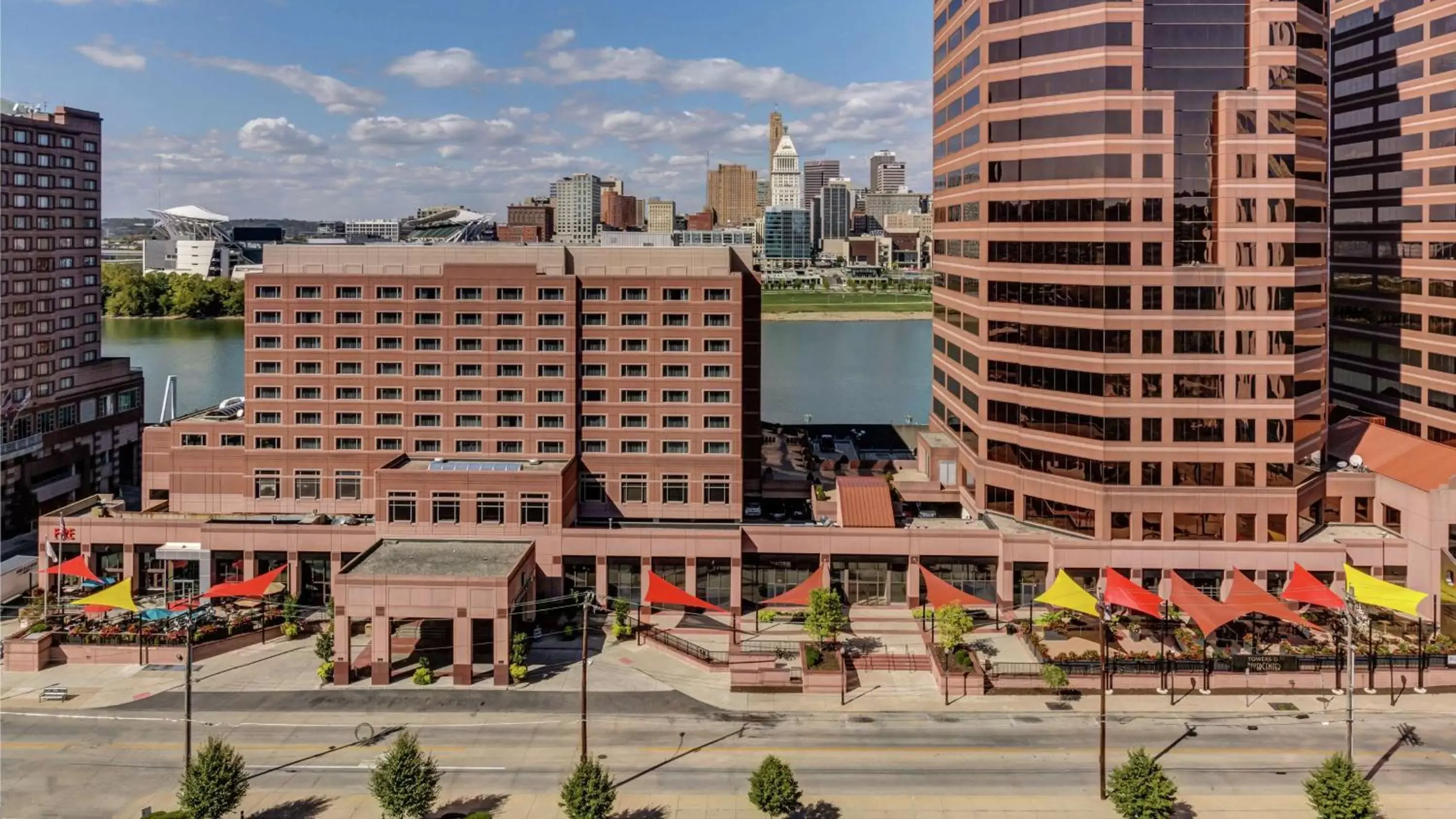 Property building in Embassy Suites Cincinnati - RiverCenter