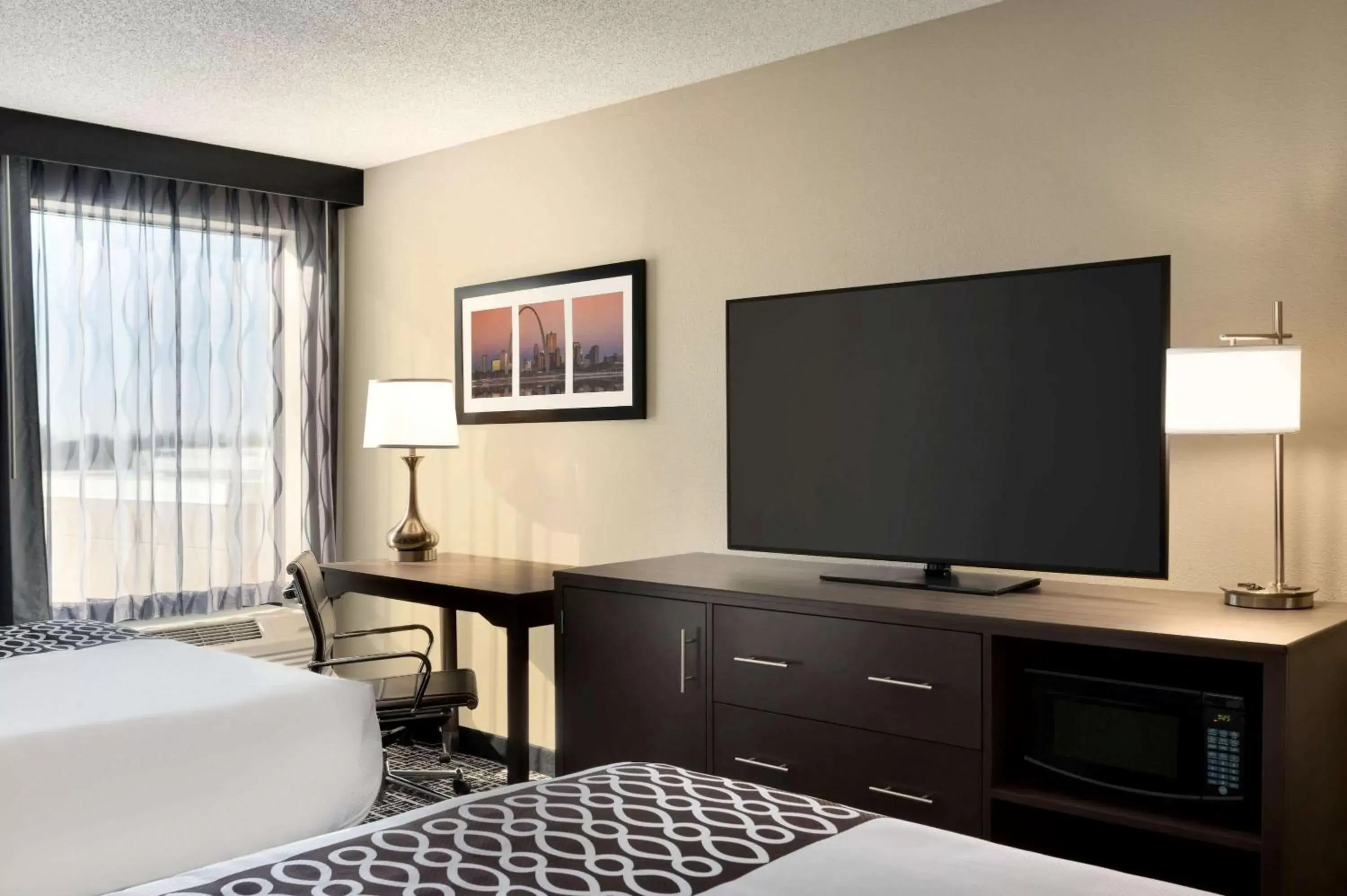 Photo of the whole room, TV/Entertainment Center in La Quinta Inn & Suites by Wyndham St Louis Route 66