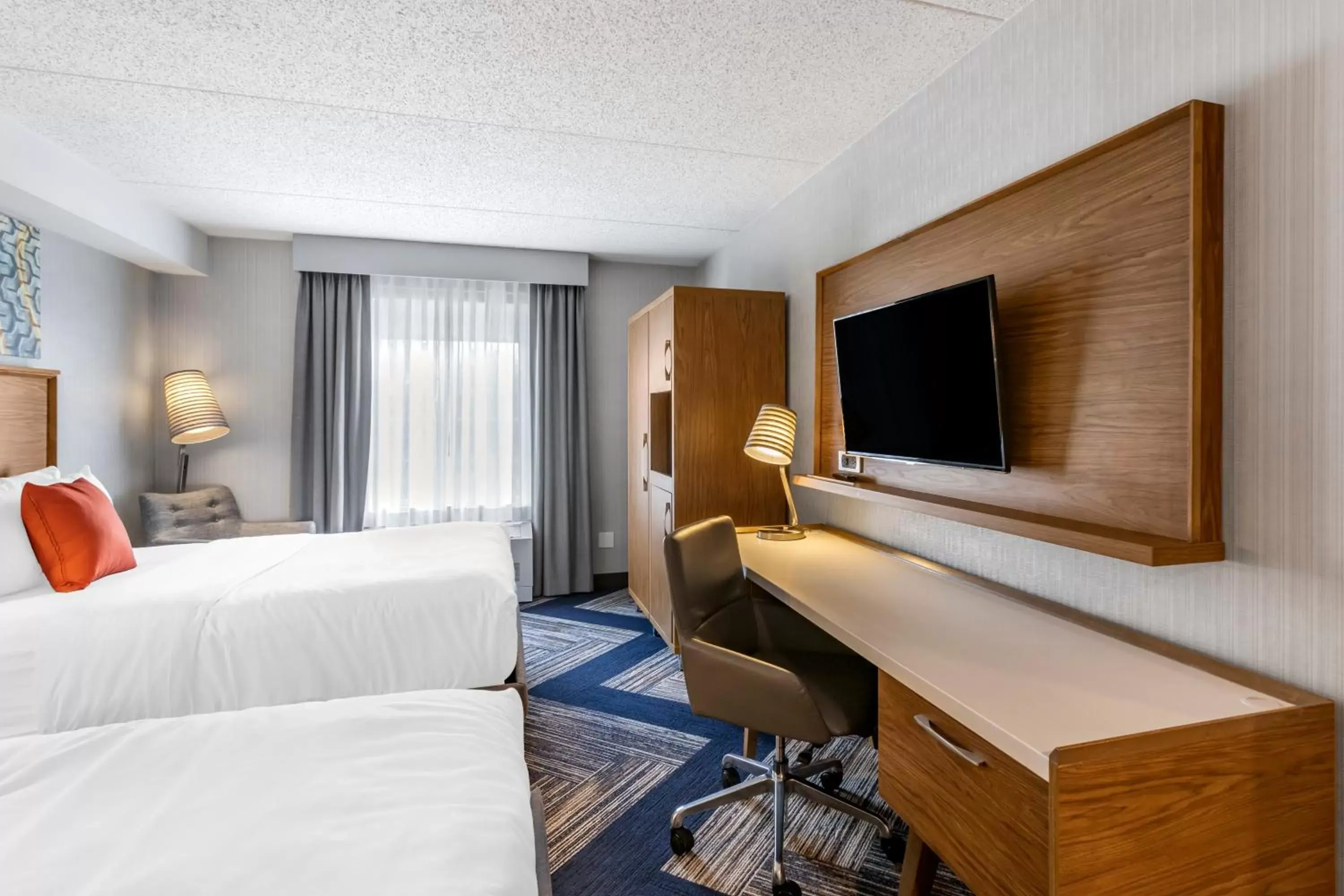 Bedroom, TV/Entertainment Center in Comfort Inn Sarnia