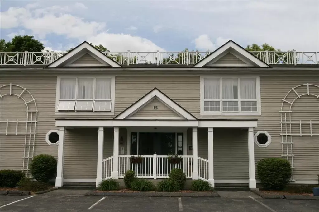 Property Building in The Central Downtown Inn Suites