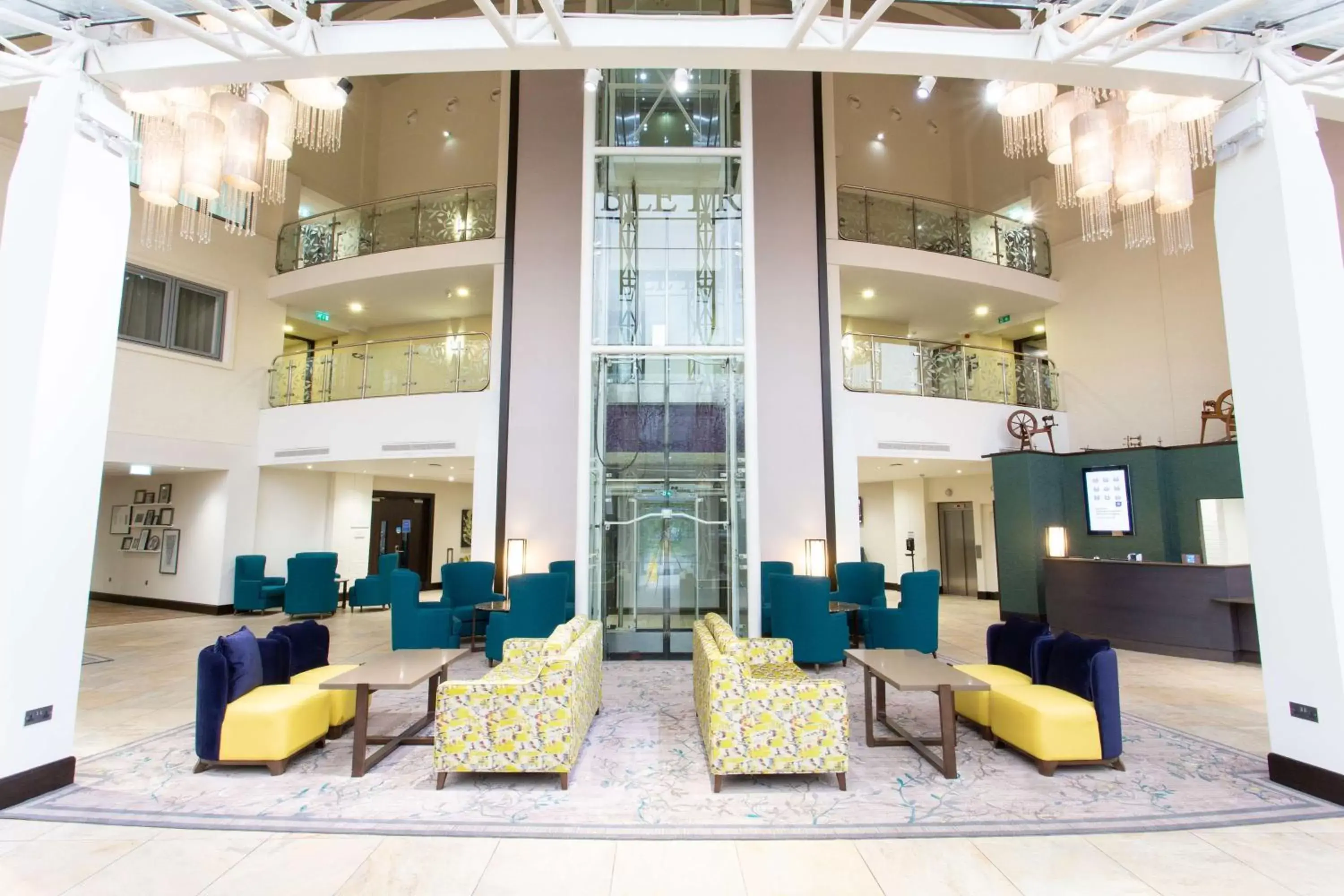 Lobby or reception in DoubleTree by Hilton Hotel Nottingham - Gateway