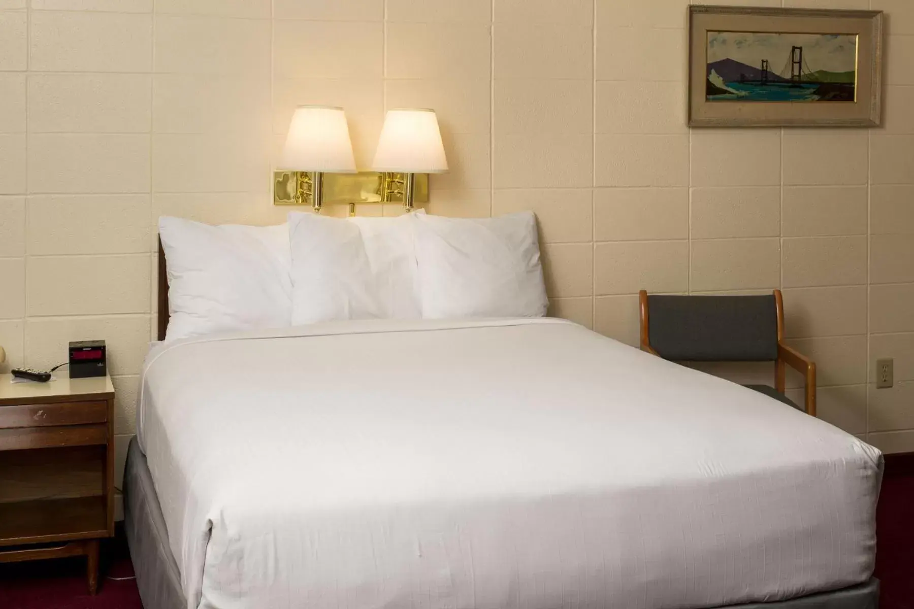 Bedroom, Bed in Finlen Hotel and Motor Inn