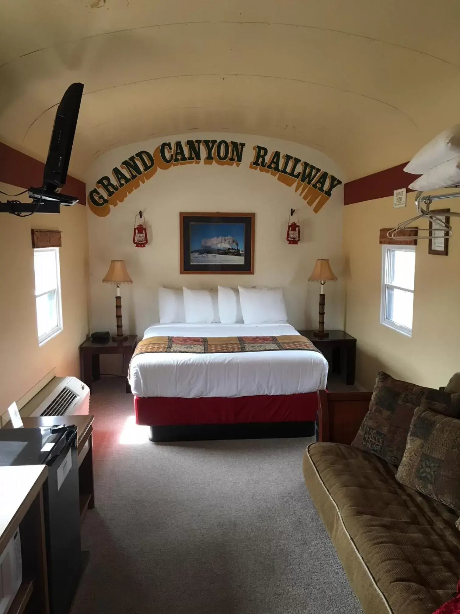 Bedroom, Bed in The Canyon Motel & RV Park