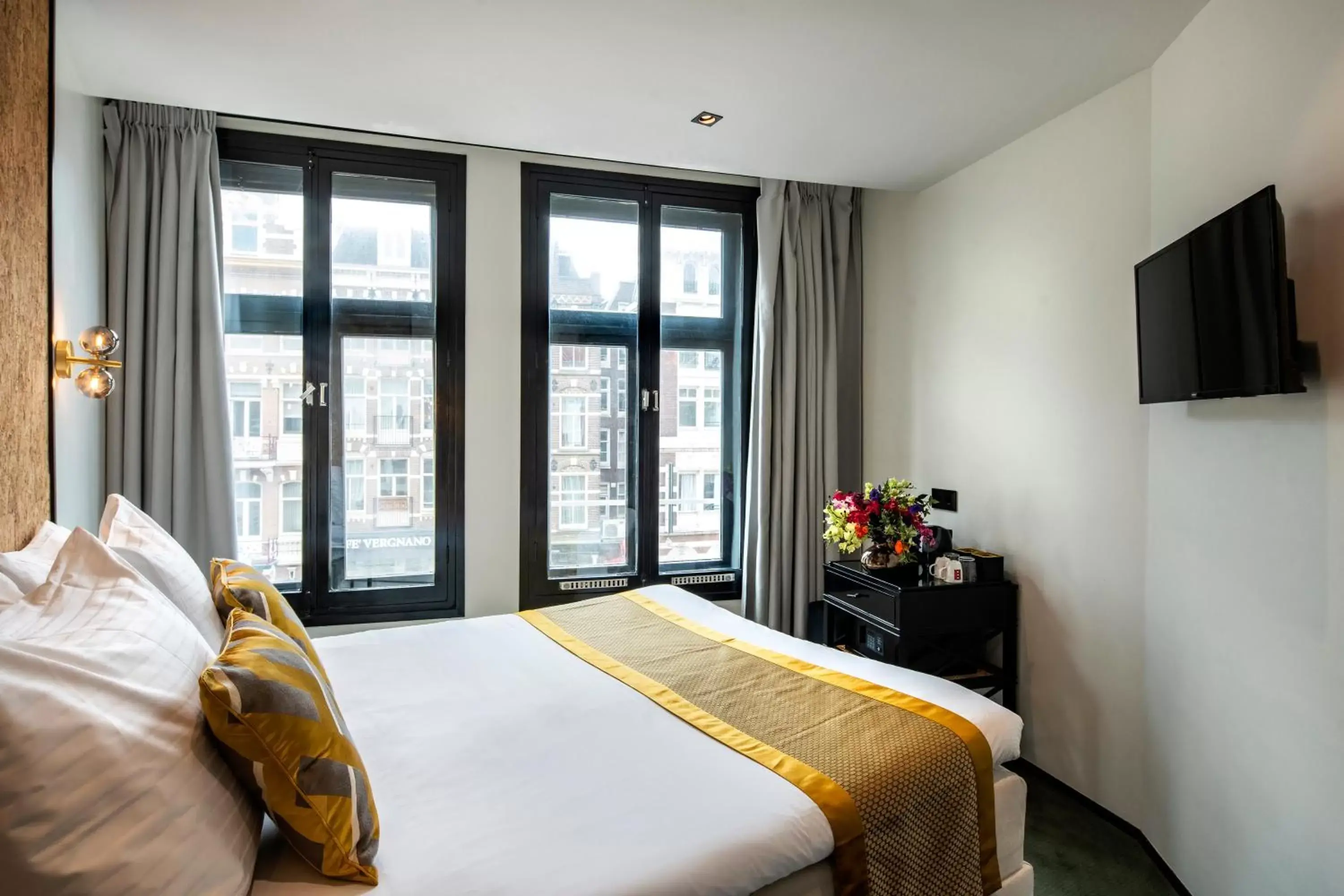 Photo of the whole room, Bed in Sotel Amsterdam Central Station
