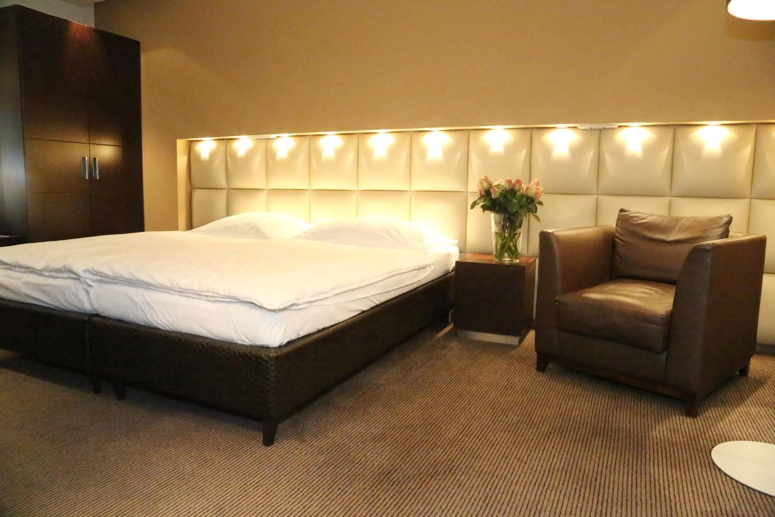 Property building, Bed in Prielmayerhof HOTEL