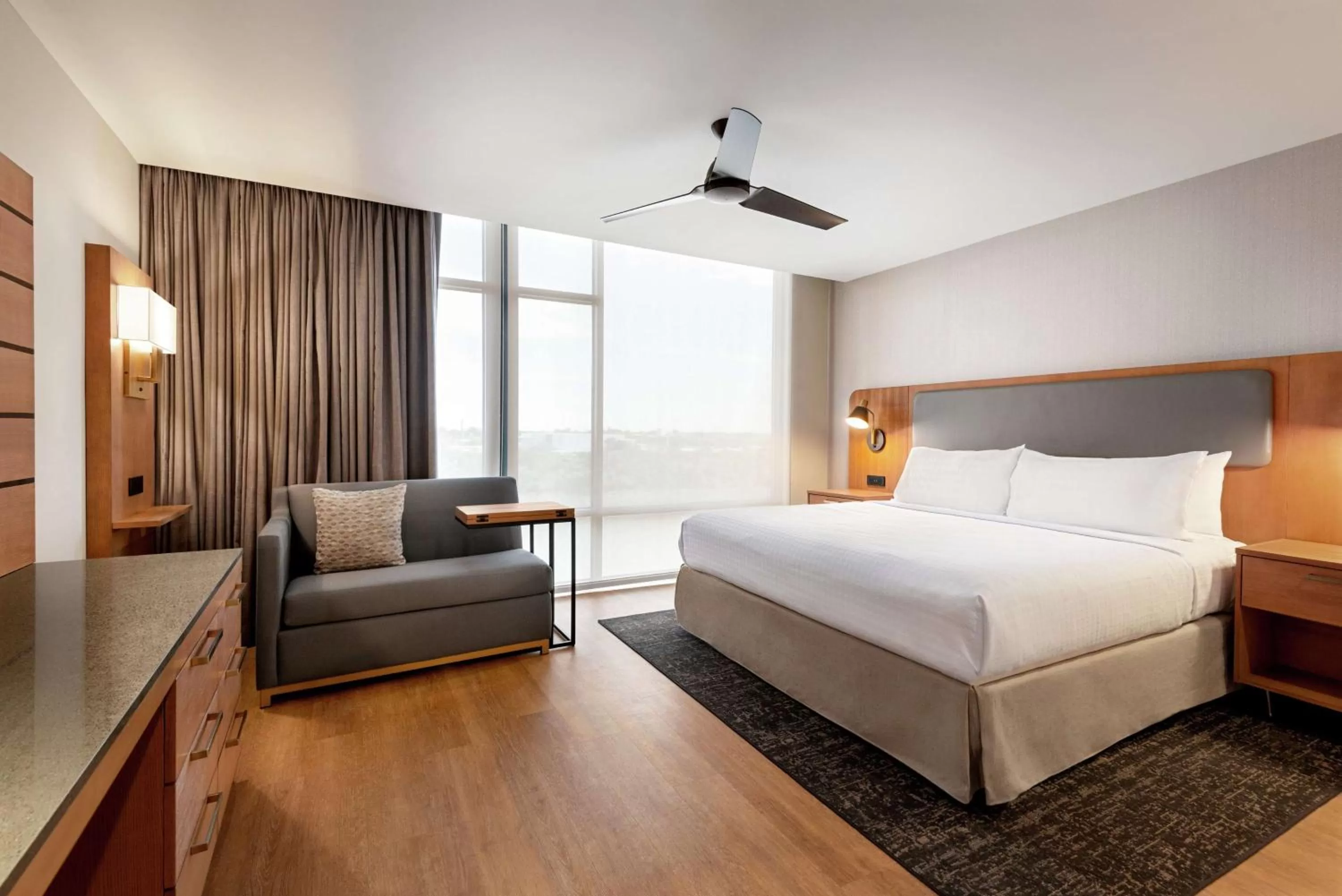 Living room, Bed in Homewood Suites By Hilton Wilmington Downtown