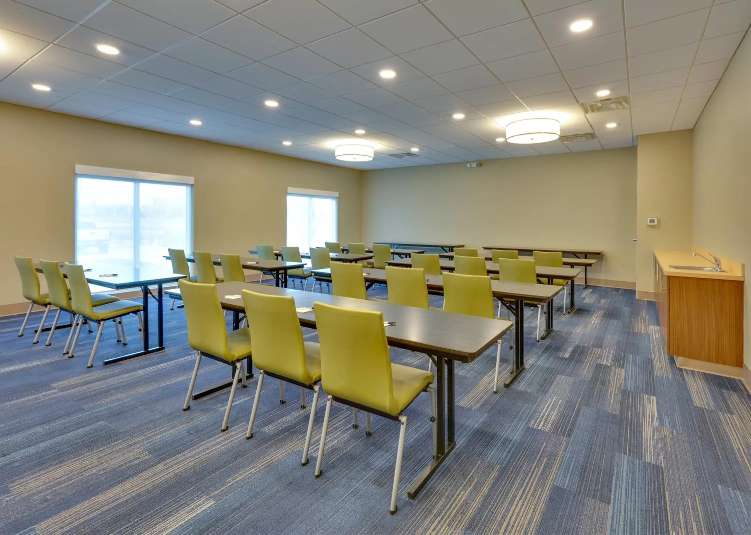Meeting/conference room in Holiday Inn Express & Suites Plano East - Richardson, an IHG Hotel