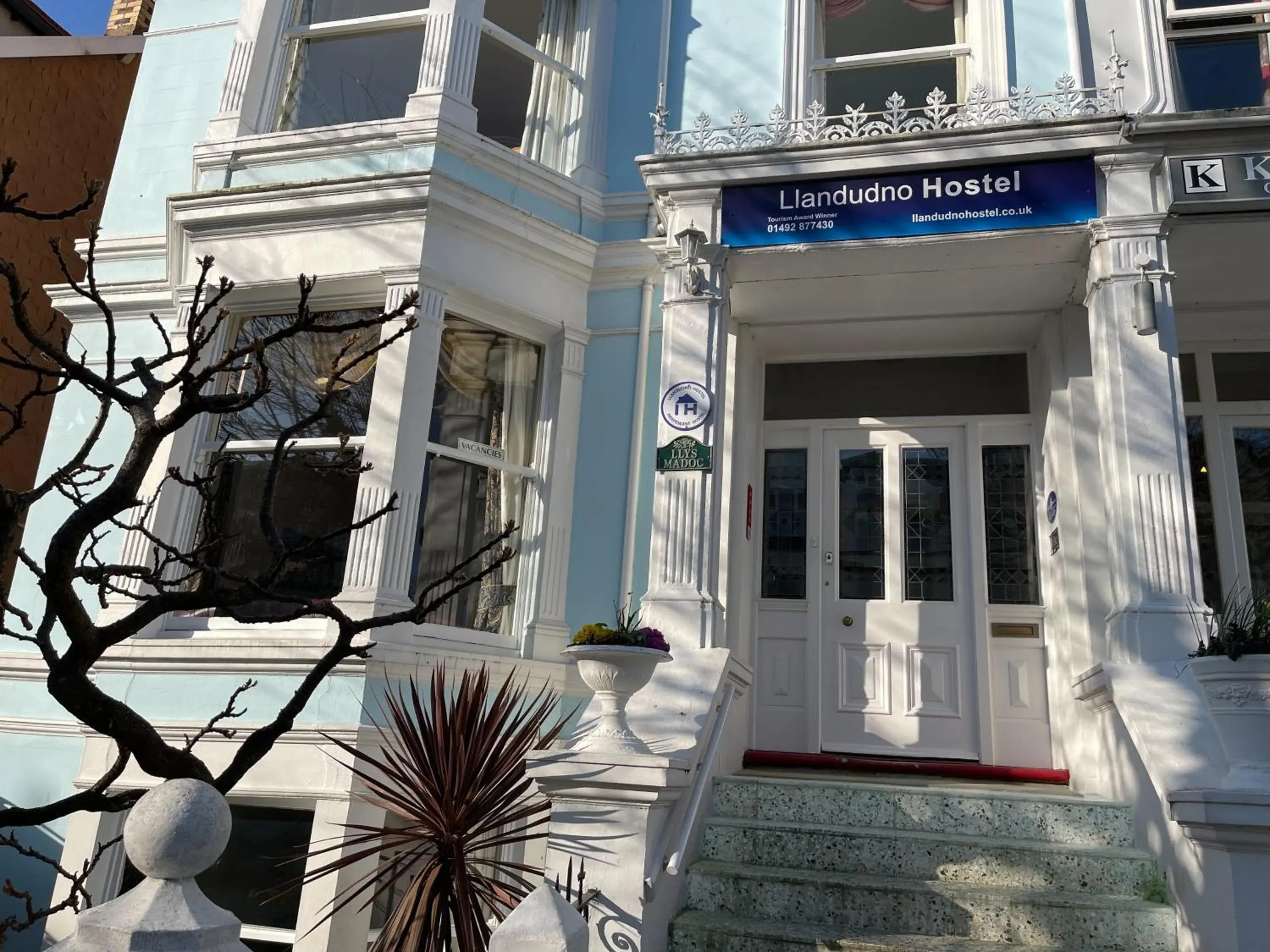 Property building in Llandudno Hostel Property building in Llandudno Hostel