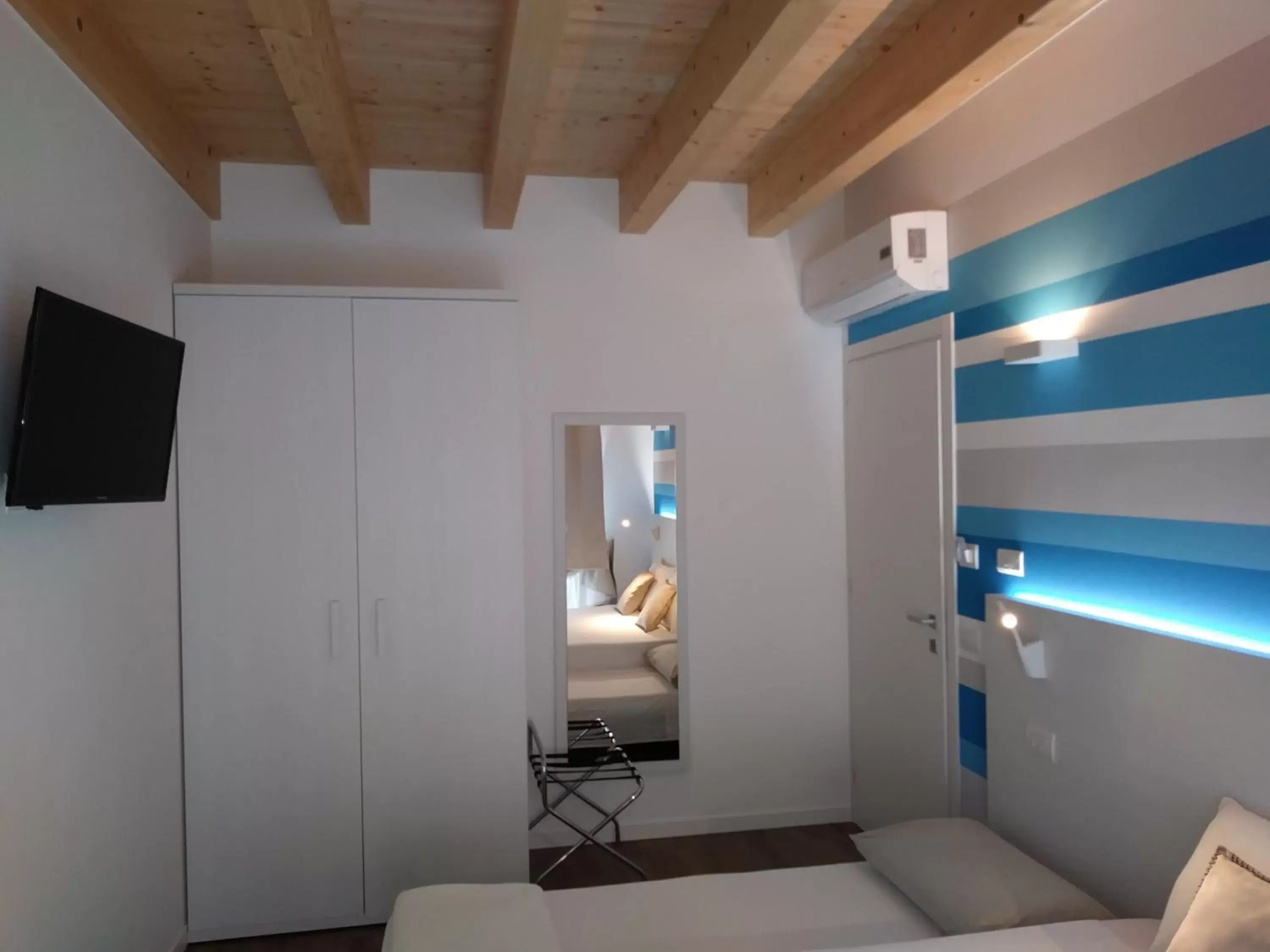 Bedroom, TV/Entertainment Center in Stella del Garda