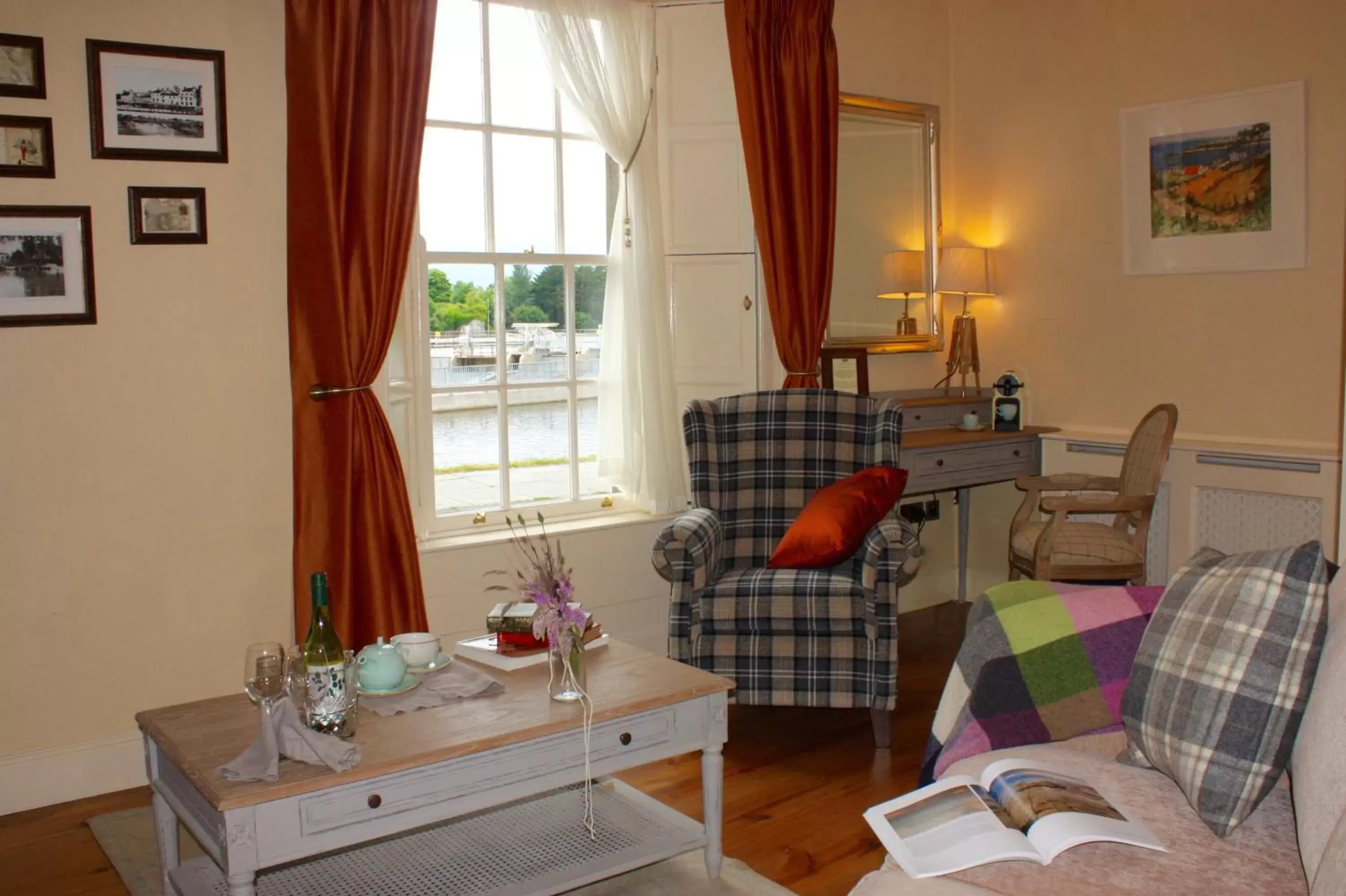 Bedroom, Seating Area in Corrib House Guest Accommodation