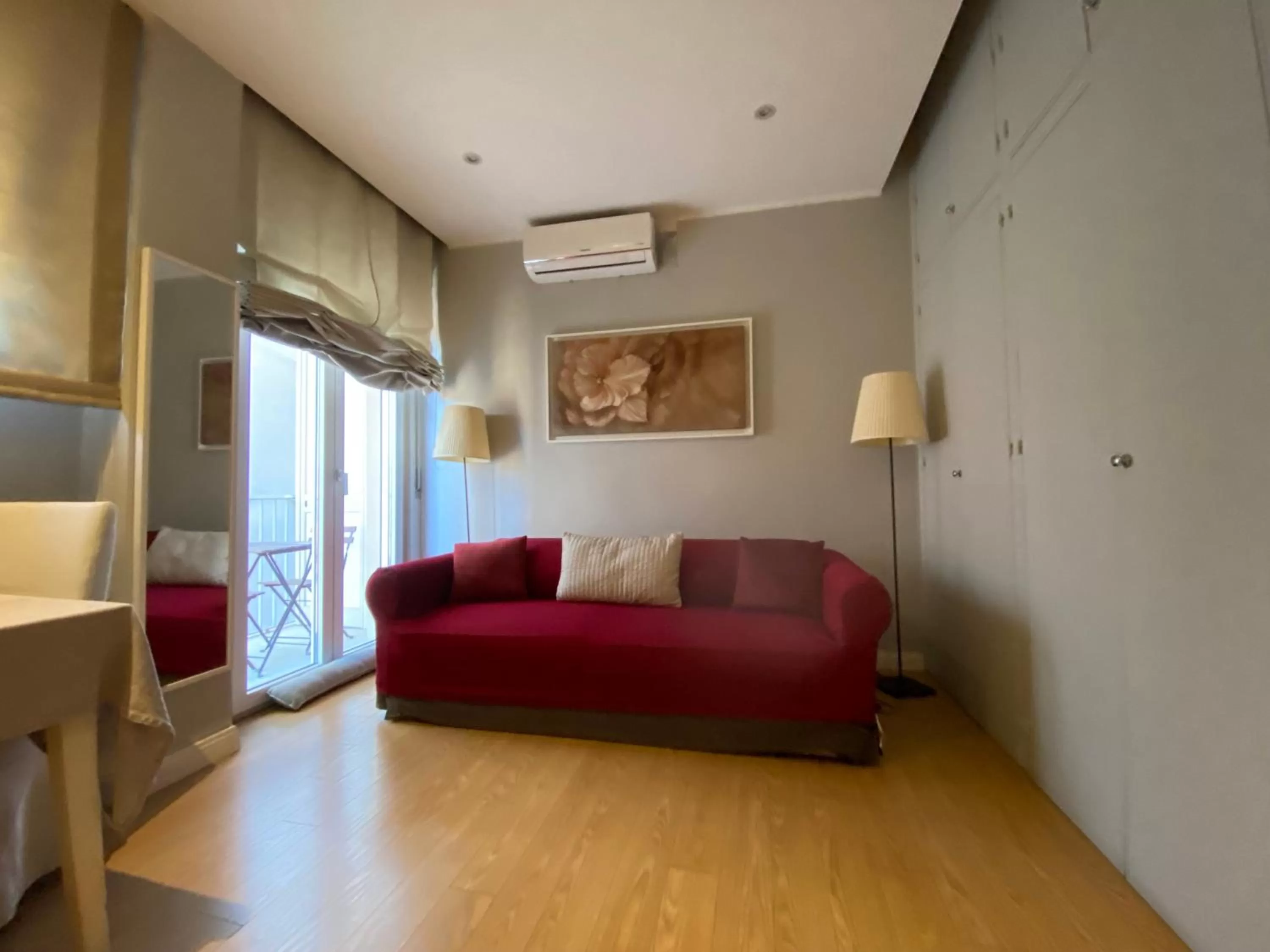 Seating area in Maxim