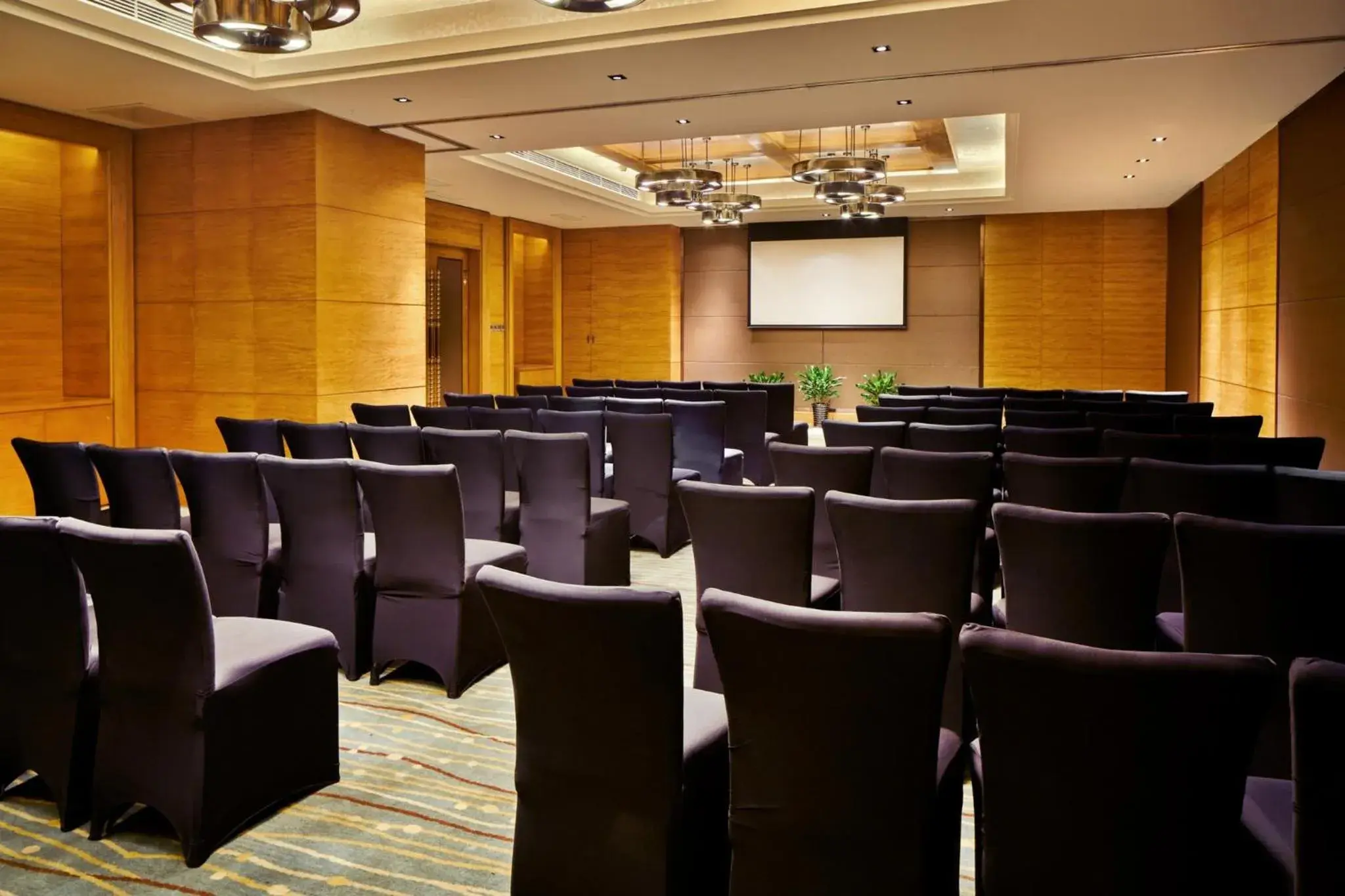Meeting/conference room in Crowne Plaza Xi'an, an IHG Hotel