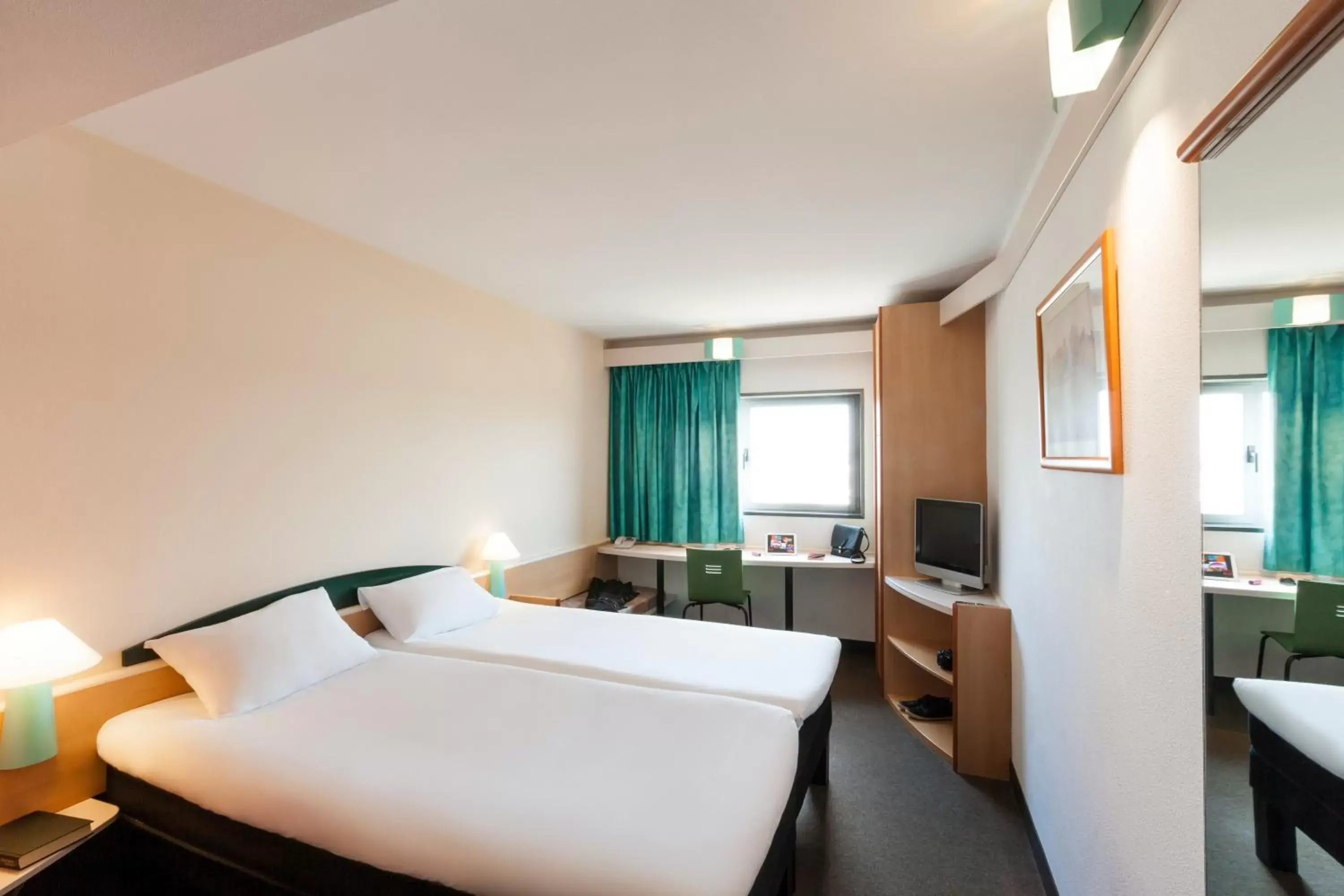 Photo of the whole room in ibis Blois Vallée Maillard