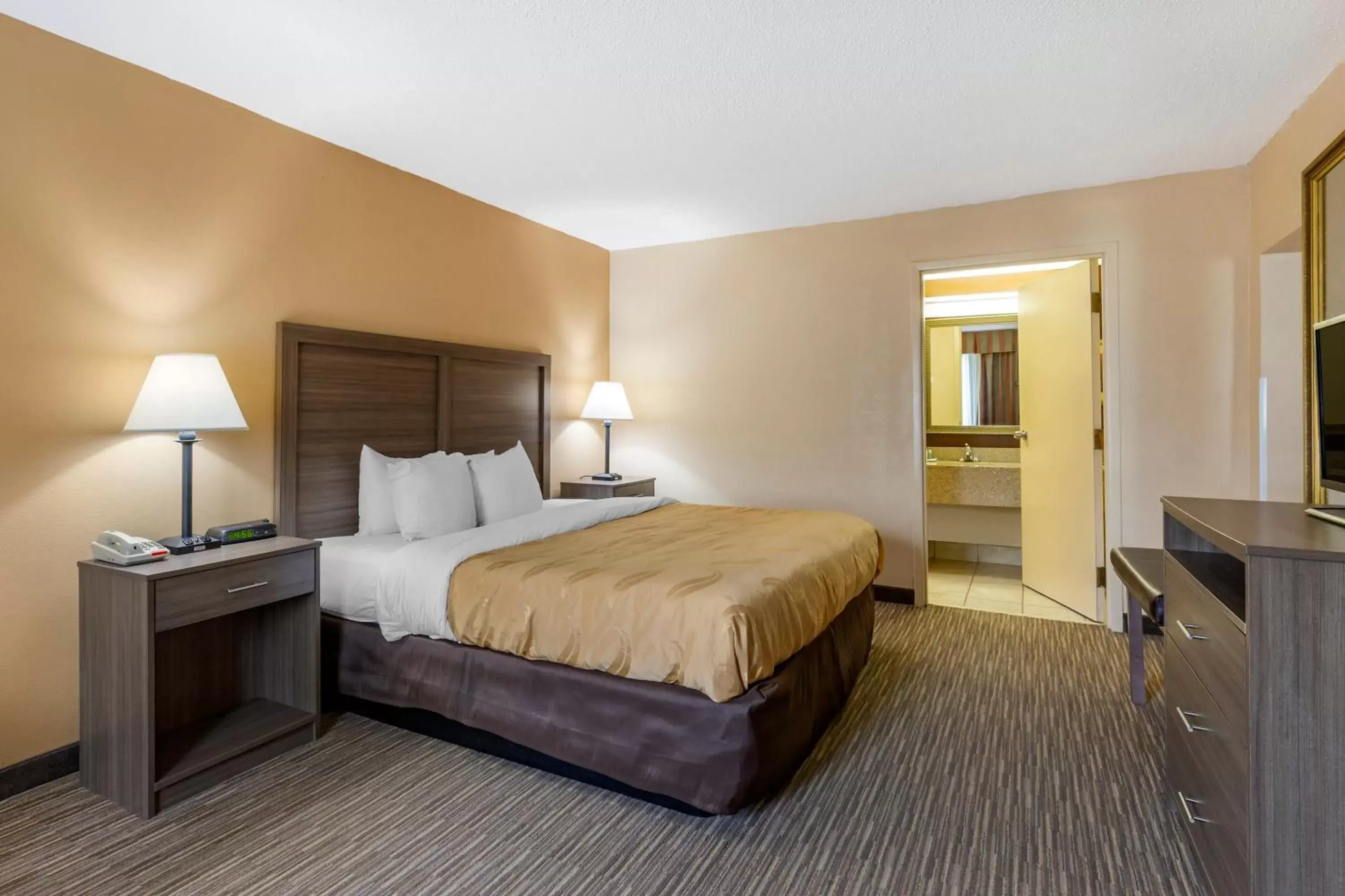 Photo of the whole room, Bed in Quality Inn & Suites Hanes Mall