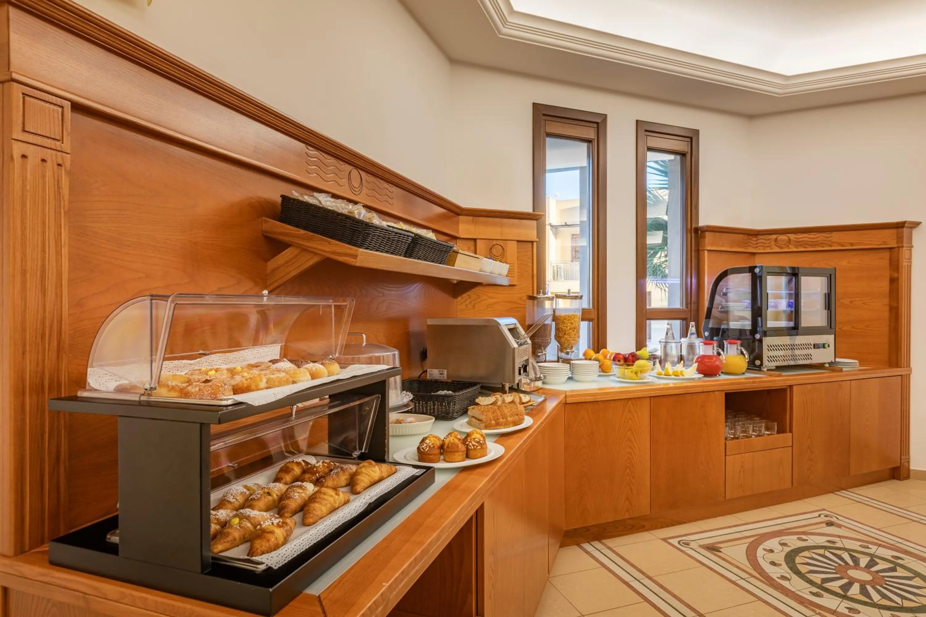 Buffet breakfast in Hotel Sabbia d'Oro
